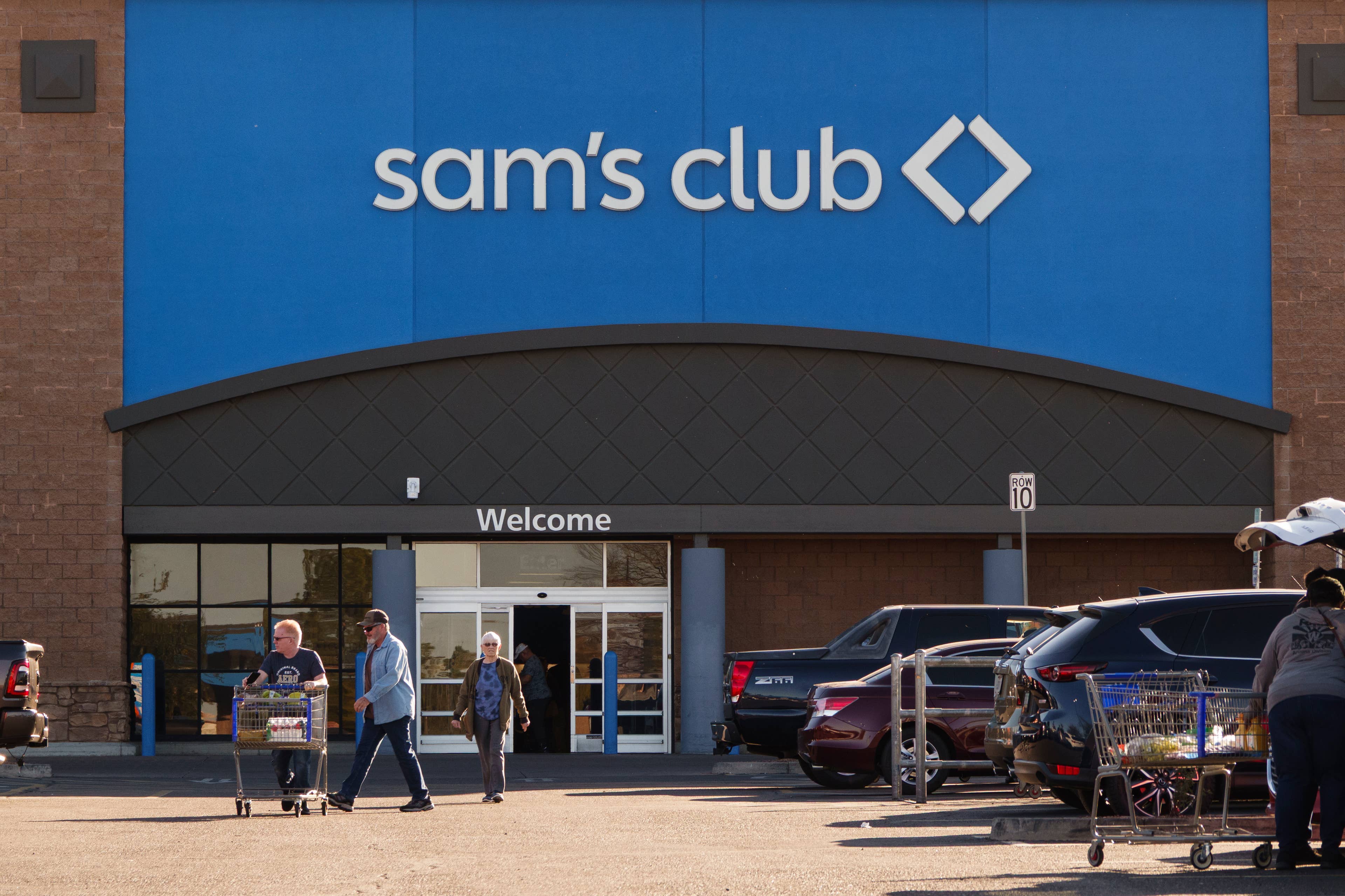 Grab Sam's Club's Football Cupcakes for Easy Game-Day Desserts