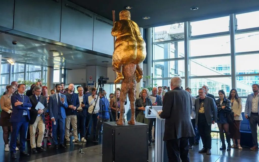 Golden naked Trump statue unveiled at European Parliament - AOL