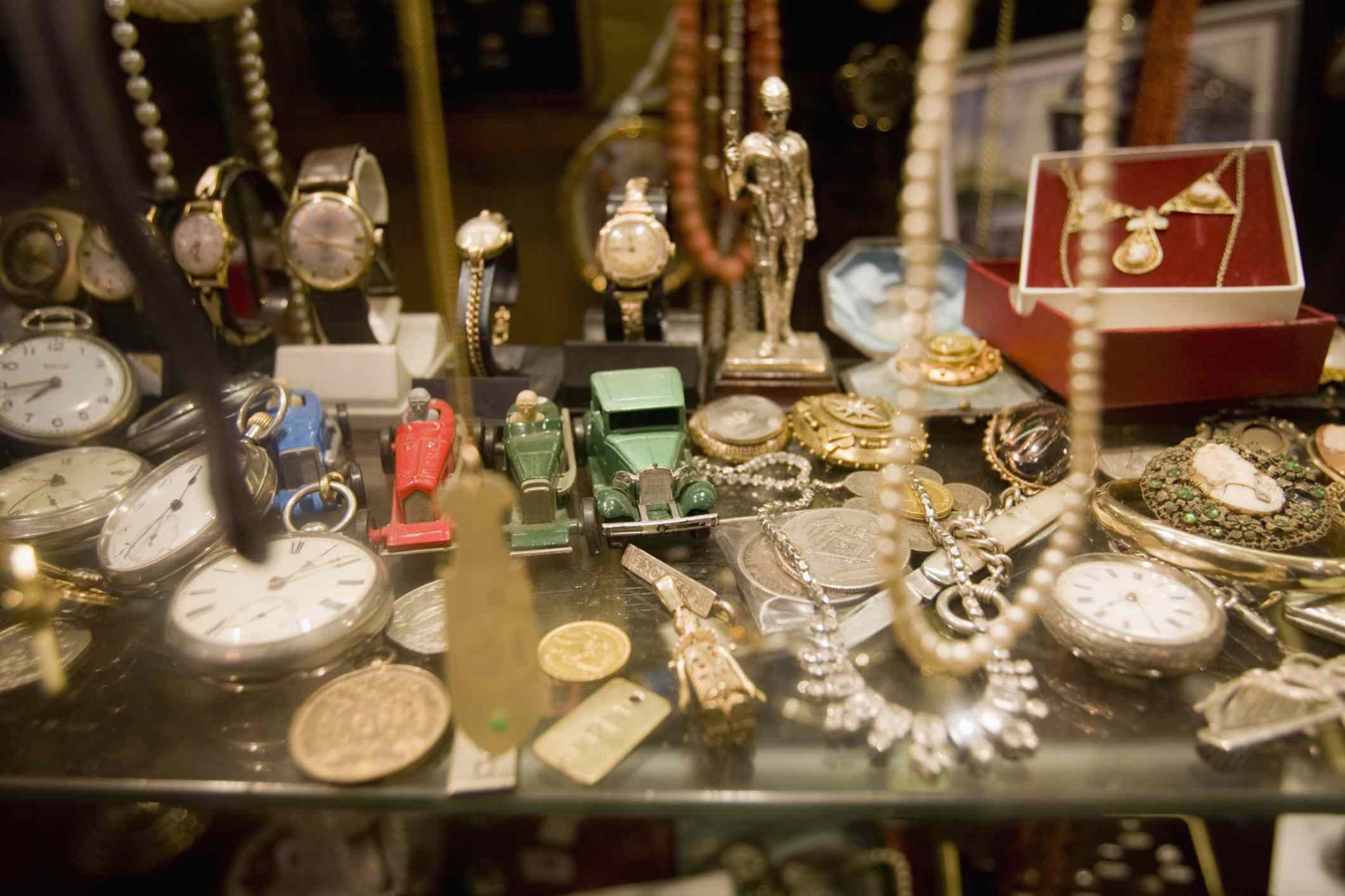 Designers Love Buying These 5 Things From Antique Stores, but Would Never Buy Them From a Thrift Store