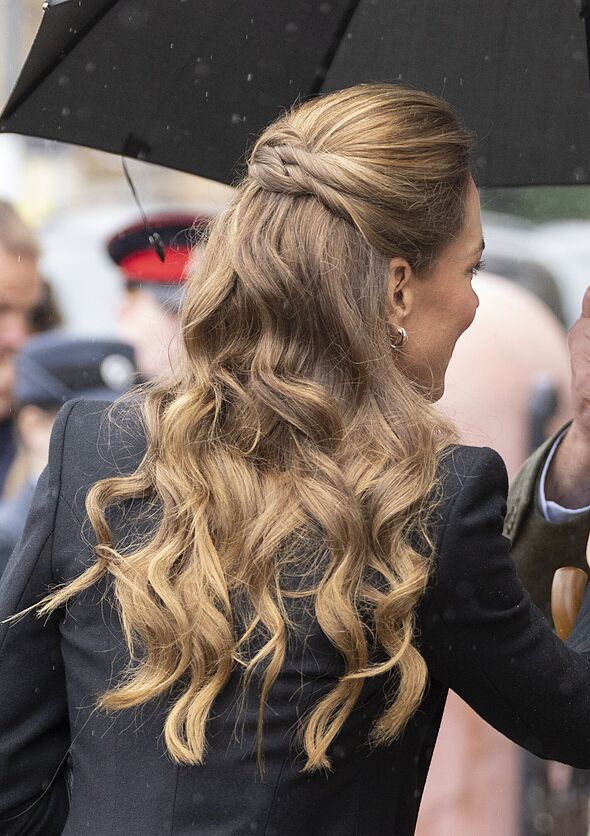 Princess Kate sparks frenzy during surprise visit to Northern Ireland with Prince William - AOL