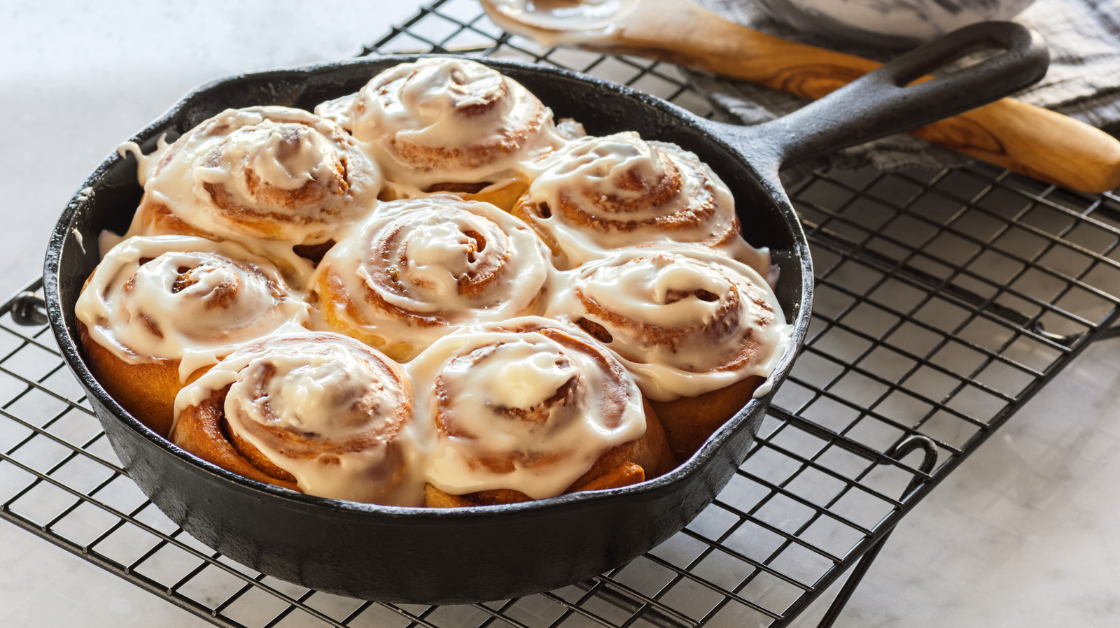 Cinnam Rll Forget Basic Cinnamon Rolls: One Unique Upgrade Starts With Boxed Cake ...