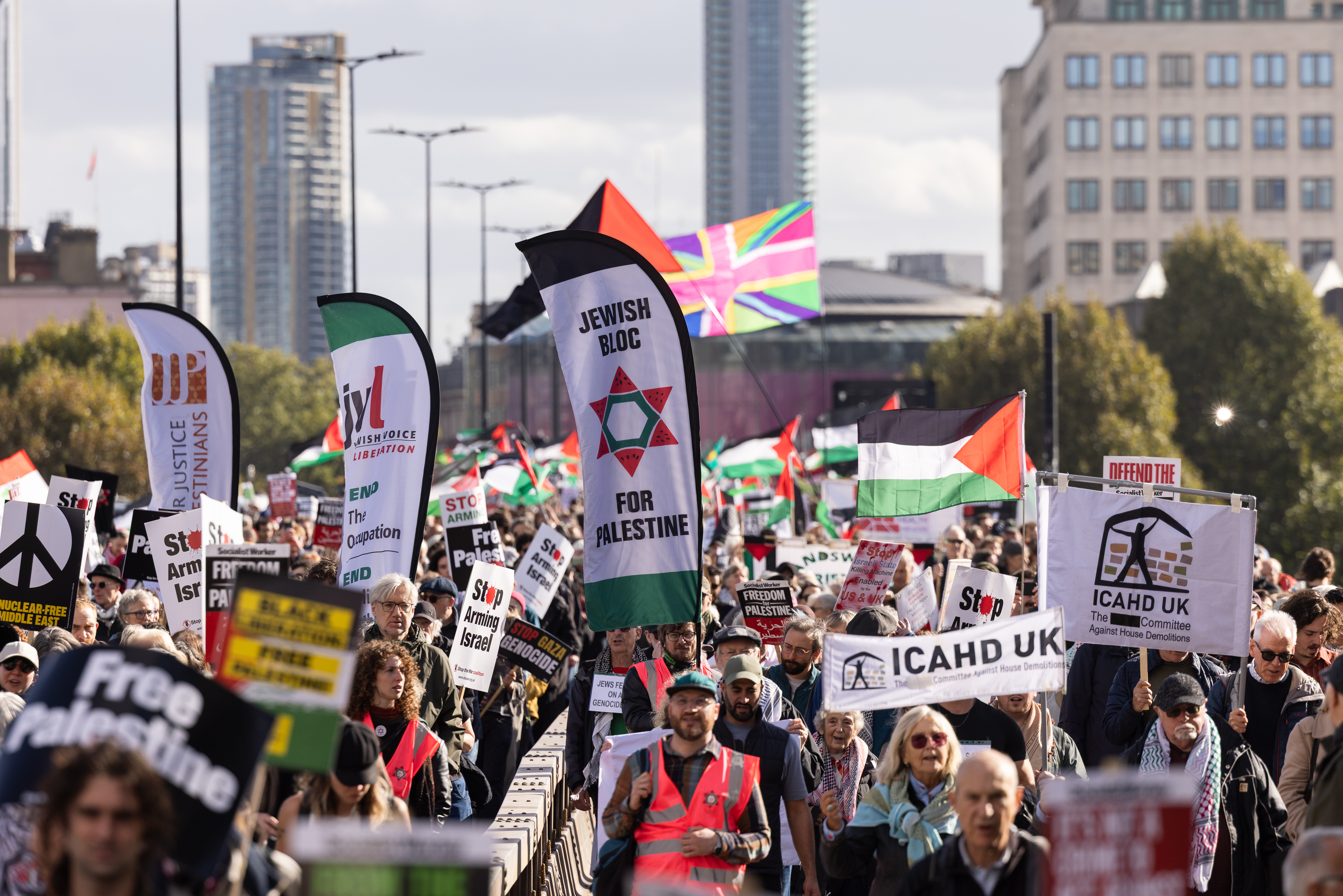 Professinal Cop London protests LIVE: Arrests made as protesters clash with police on ...