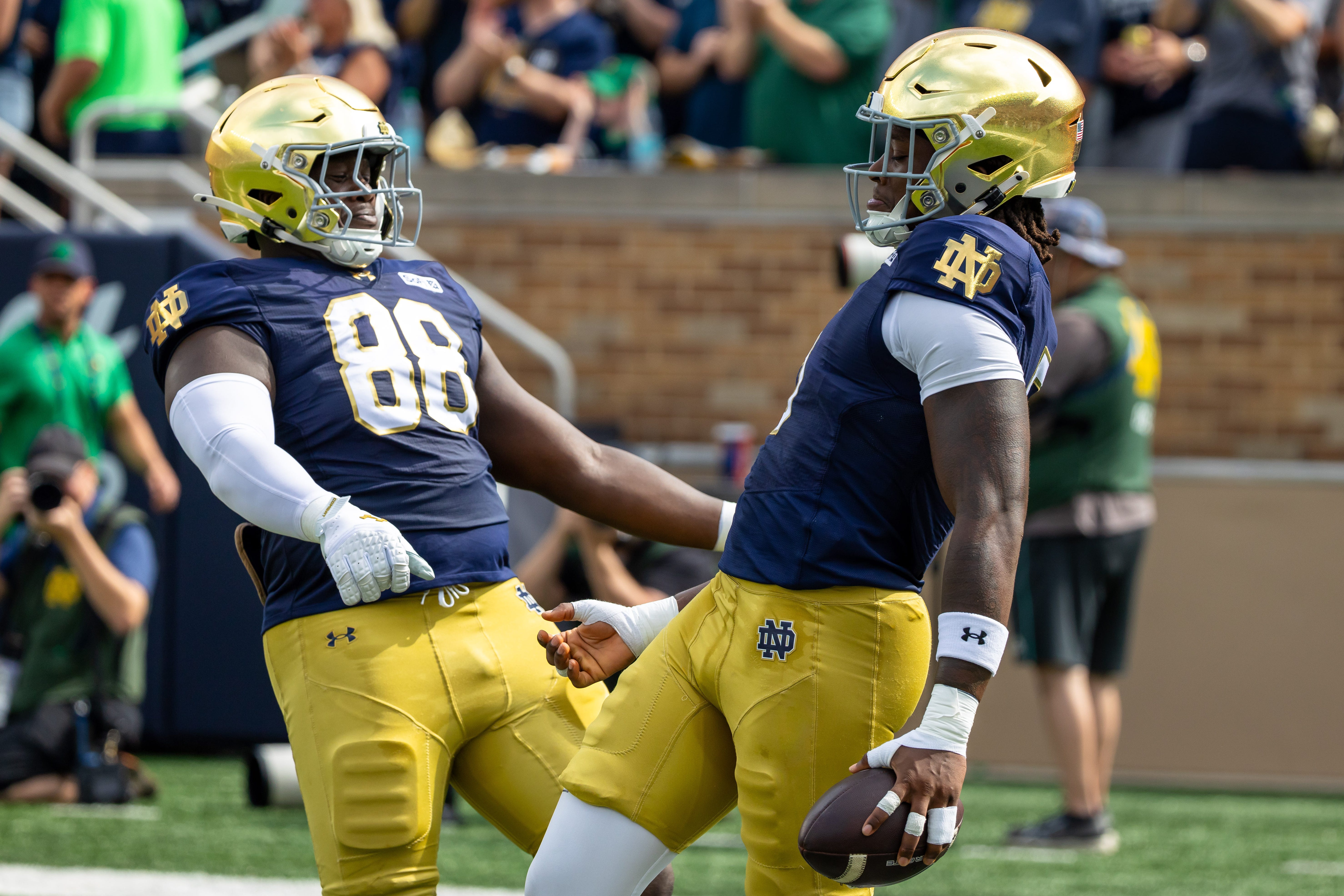Watch Notre Dame start the Stanford game by forcing a fumble - AOL
