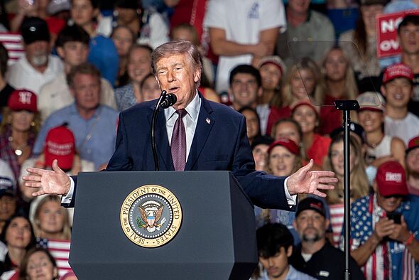 Physical Address Point Sign Donald Trump health fears erupt as expert spots ‘frail' sign during ...