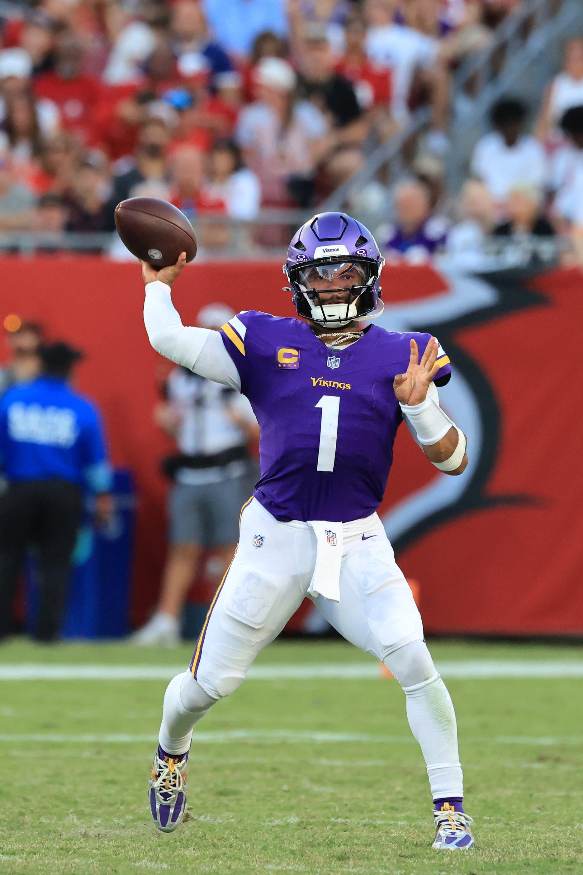 Kyler Murray throws for 229 yards, TD - AOL