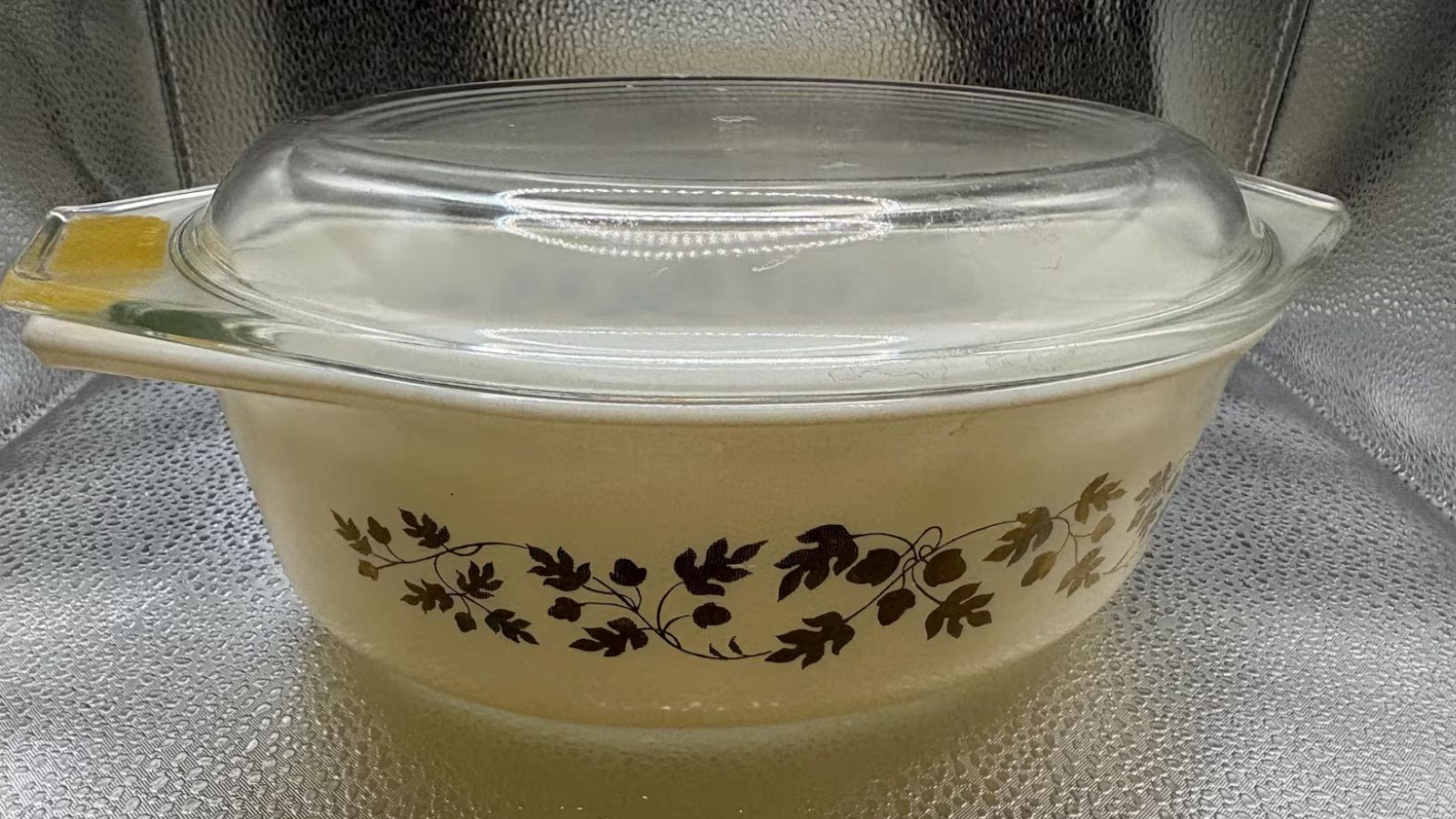 Pyrex Metal The Gold-And-Ivory Pyrex Pattern Collectors Dream Of Finding At A ...