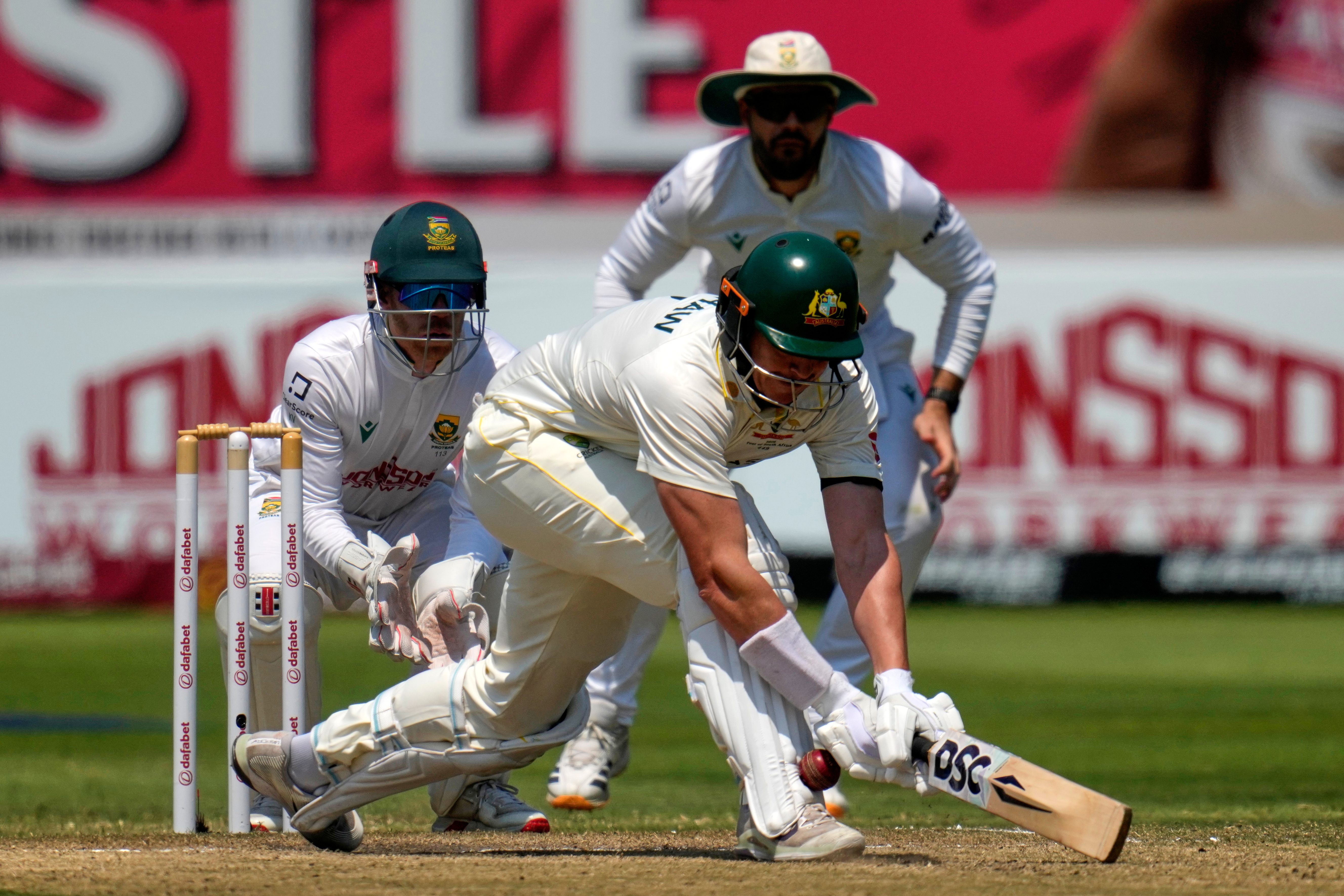 Australia builds lead against South Africa in first test, 174-4 at lunch on day four