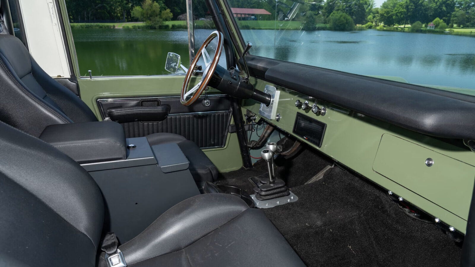 This 1969 Ford Bronco Restomod Has The V8 Engine The New Bronco Never ...
