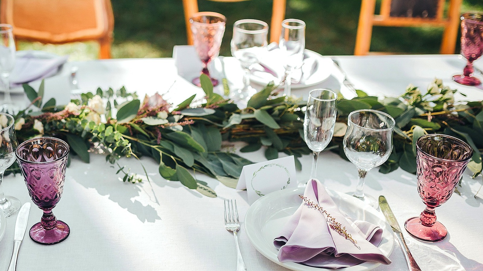 This DIY Eucalyptus Garland Makes For The Perfect Fall Decor