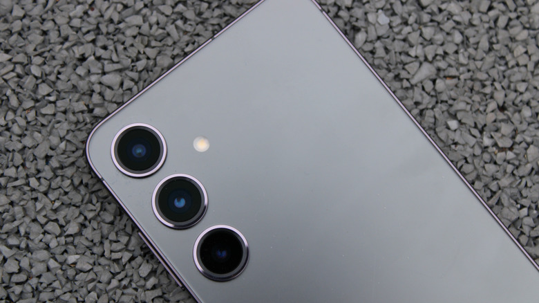 Can Budget Android Phones Take Good Night Photos? - AOL