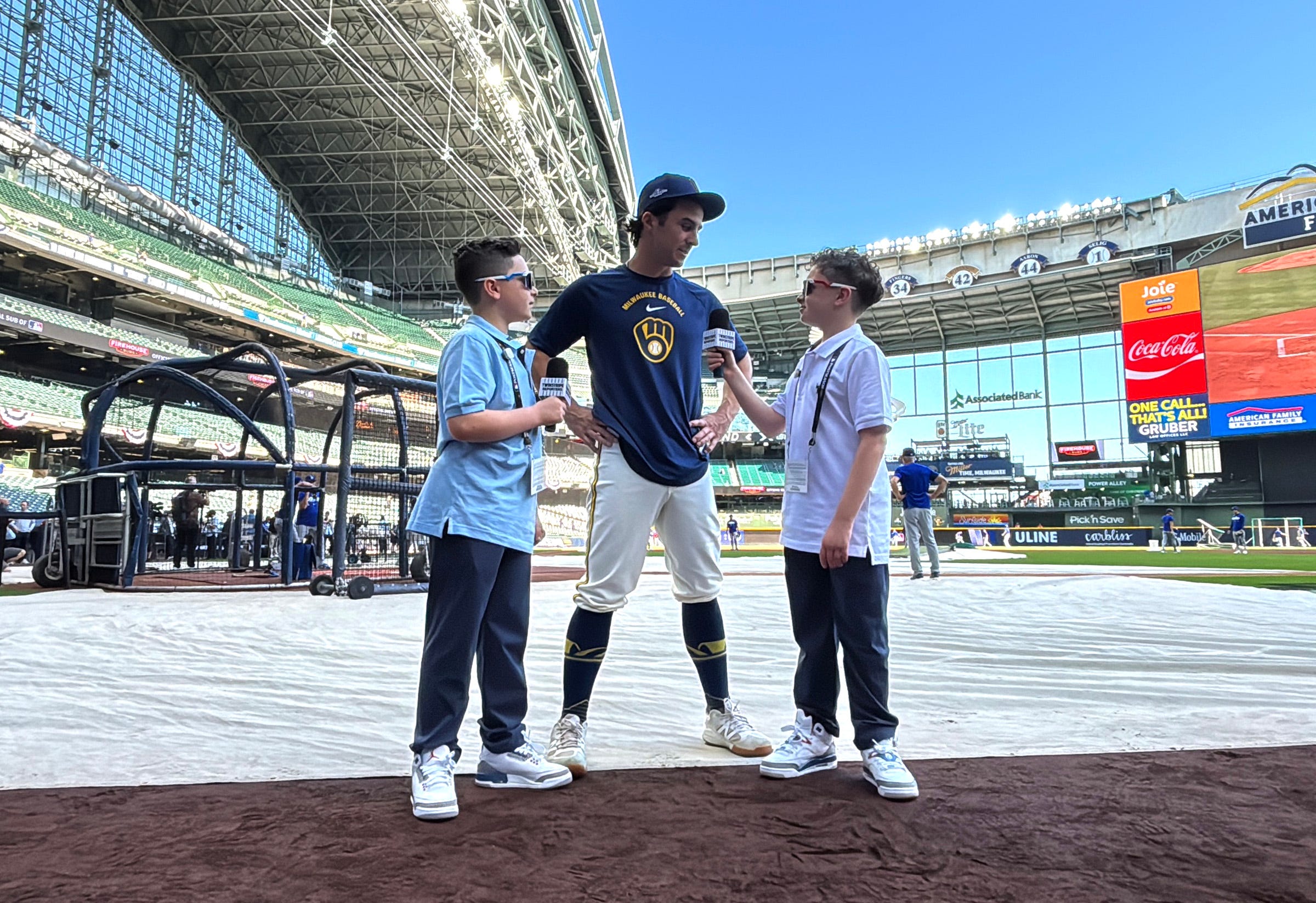 Meet the 12-year-olds asking Pat Murphy the hard questions at NLCS - AOL