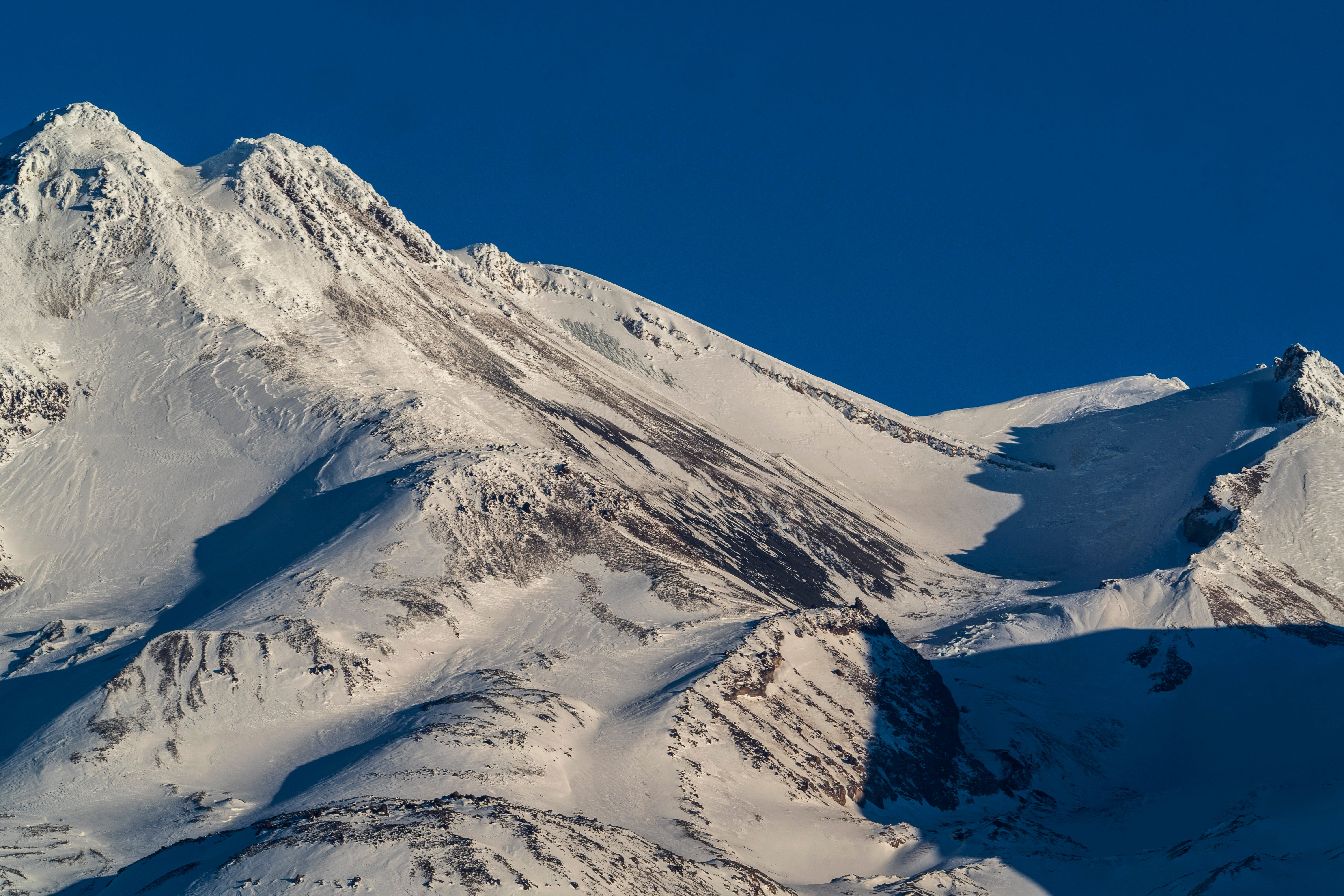 Lost hikers rescued from freezing Mt. Shasta climb