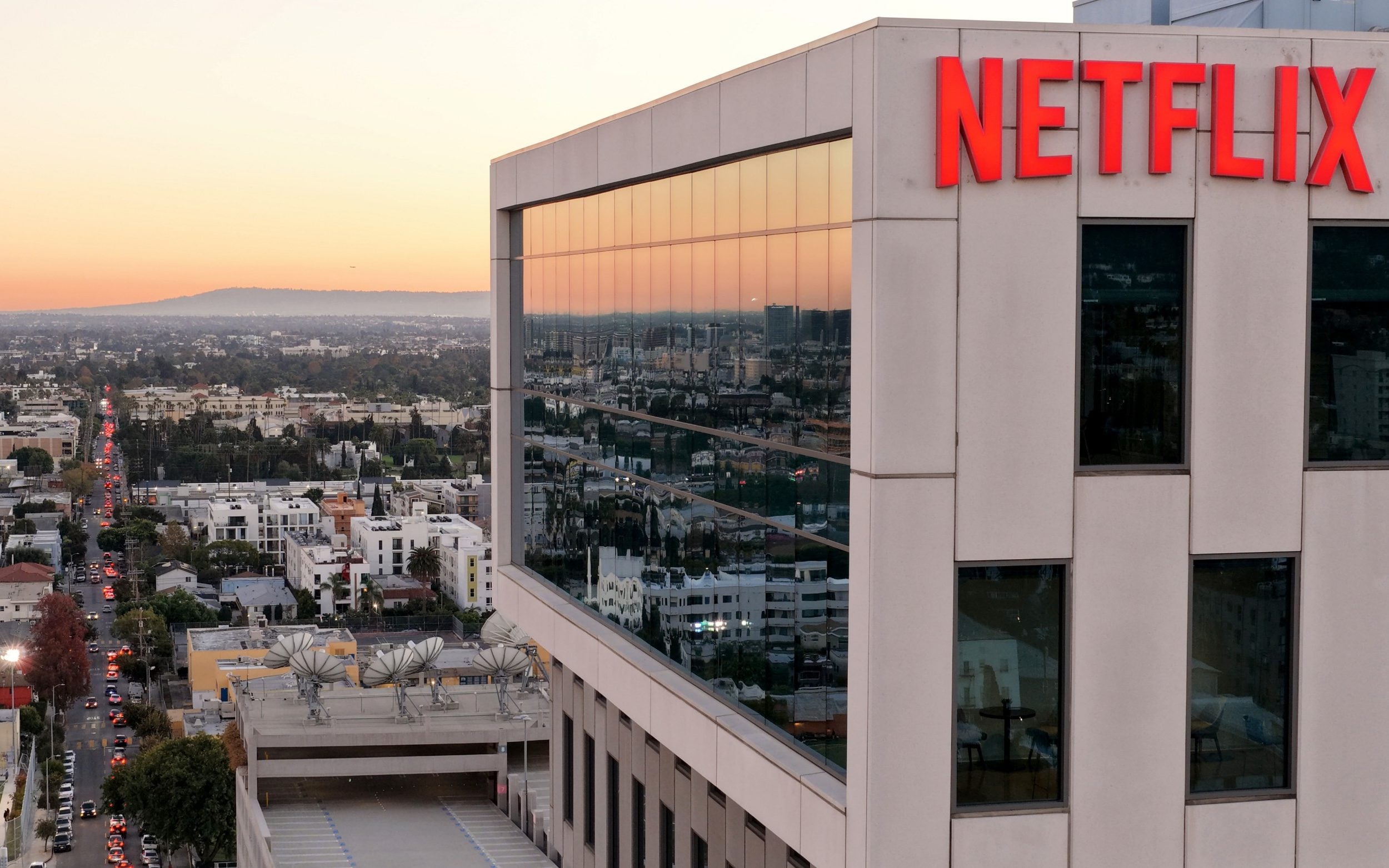 Netflix to cut 1,000 jobs in its biggest ever cull - AOL