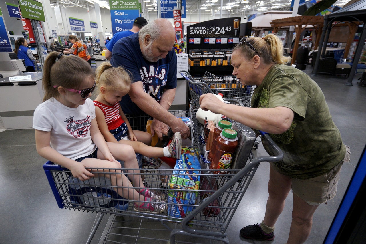 What the ‘Walmart effect’ is warning about the US economy - AOL