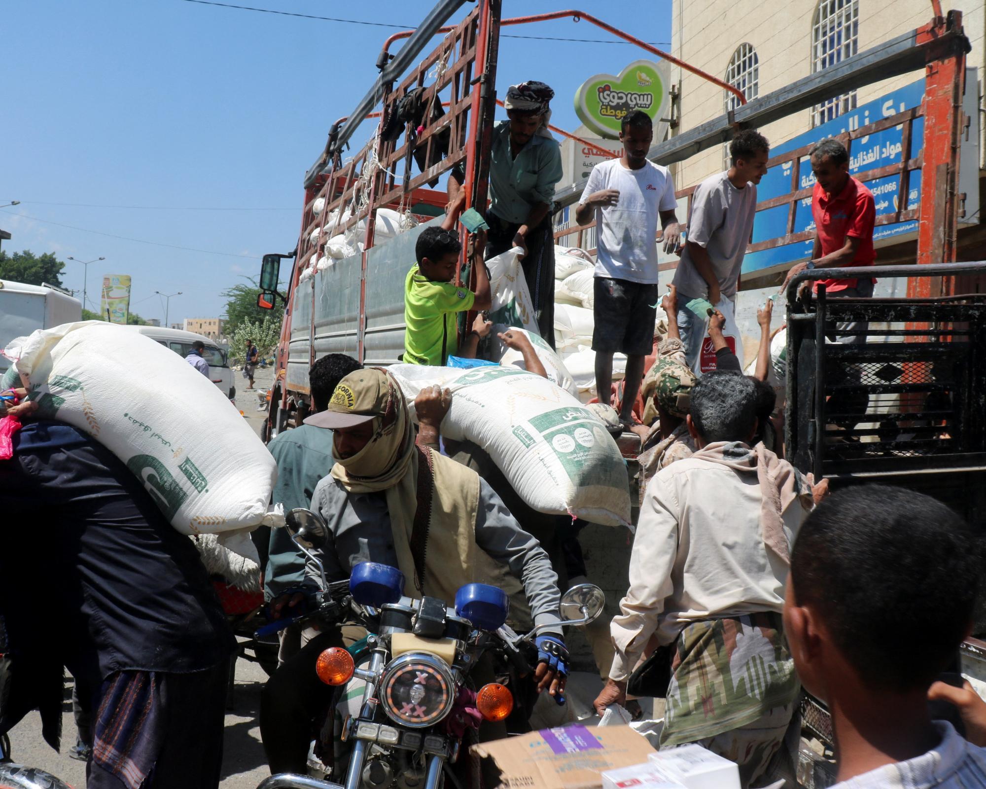 ‘We expect war to reach the city soon': Yemenis stockpile as Houthis advance on Taiz