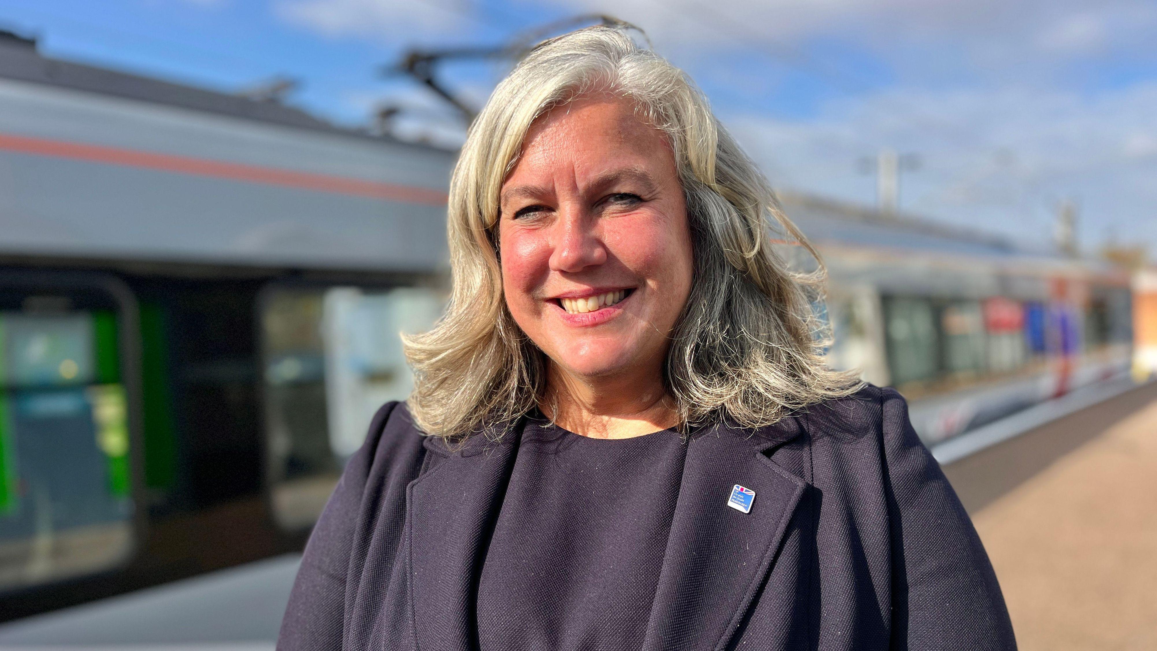EMR services 'unacceptable', says transport secretary