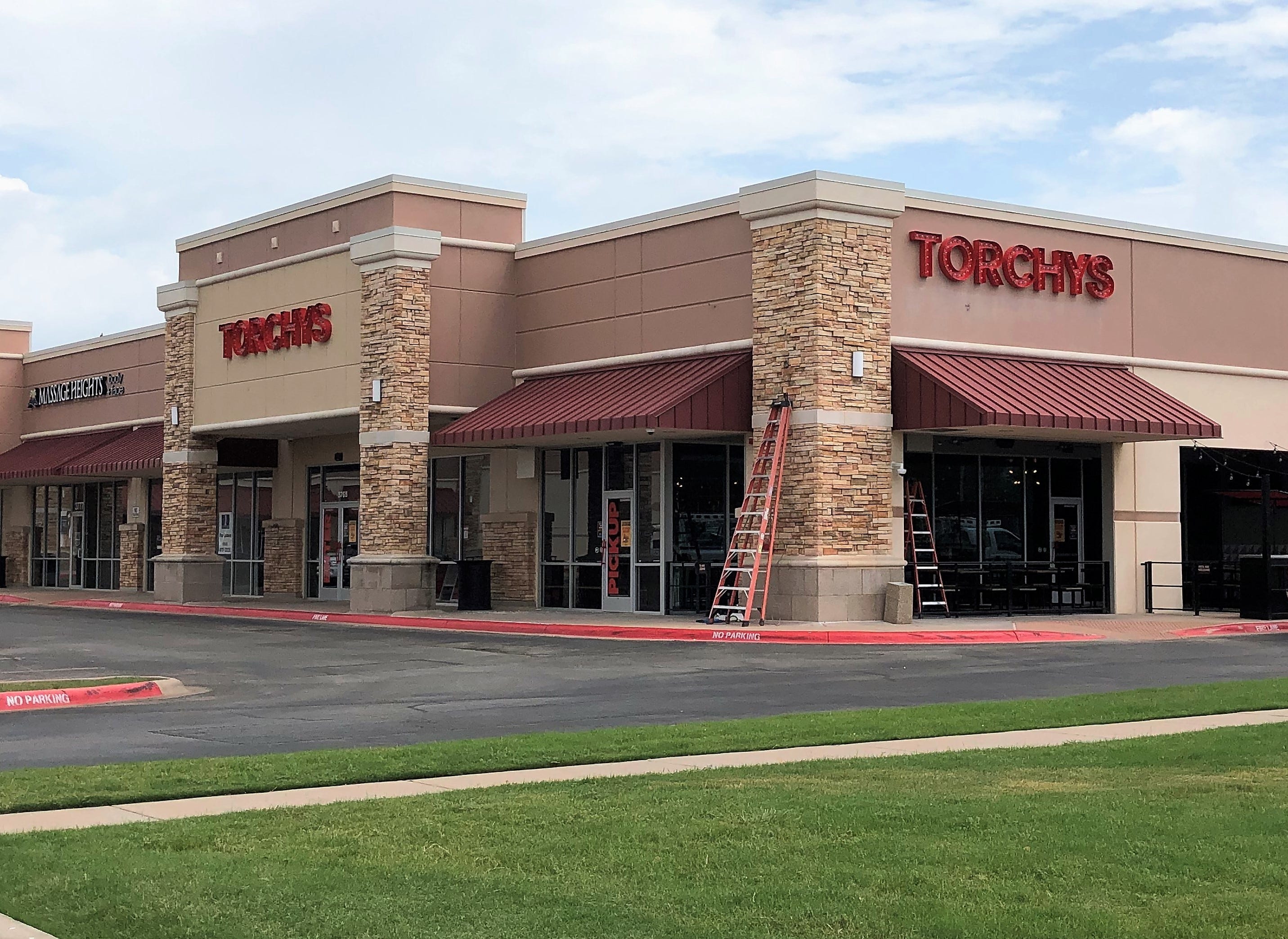 Torchy Woman sues Torchy’s Tacos after finding cow tooth in taco - AOL