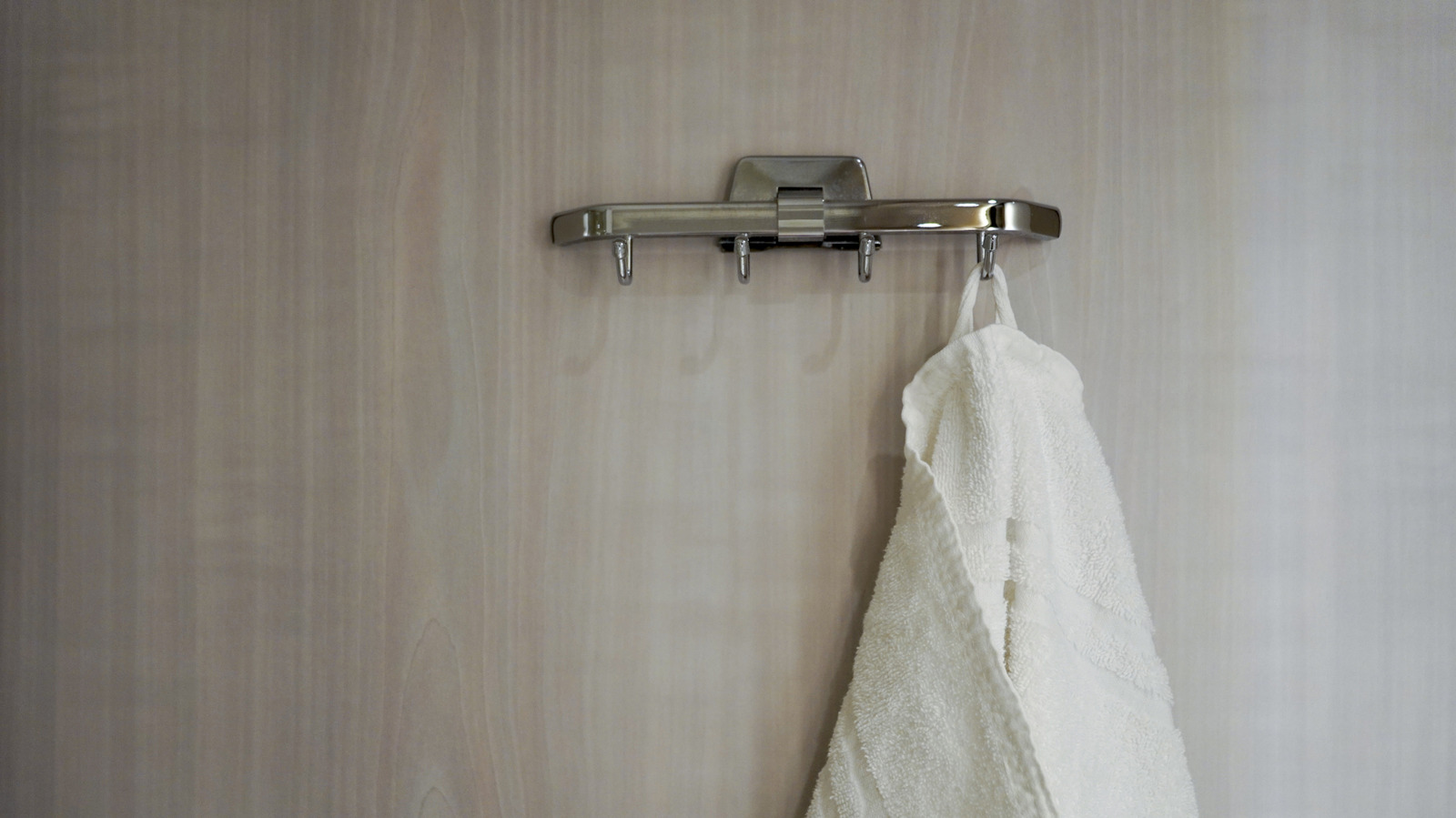 Replace Your Old Towel Rack Hooks: The Funky Amazon Find That Adds ...