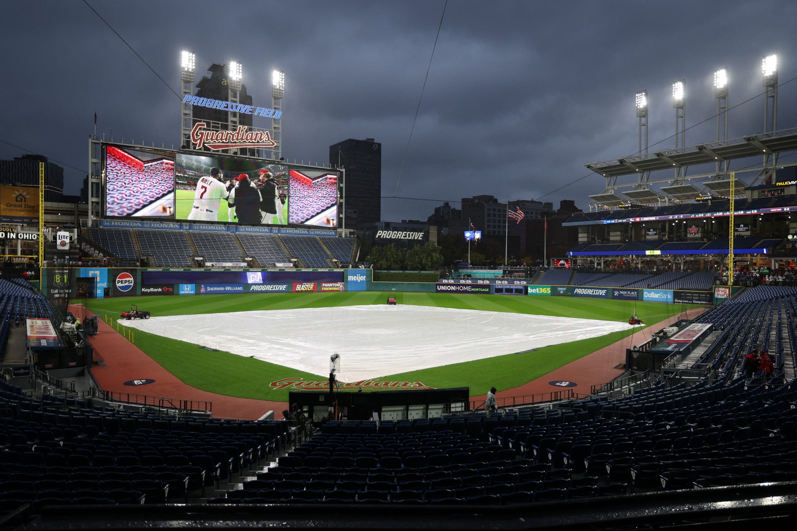 Rain forces MLB to postpone Guardians-Rays ALCS Game 4 in Cleveland - AOL