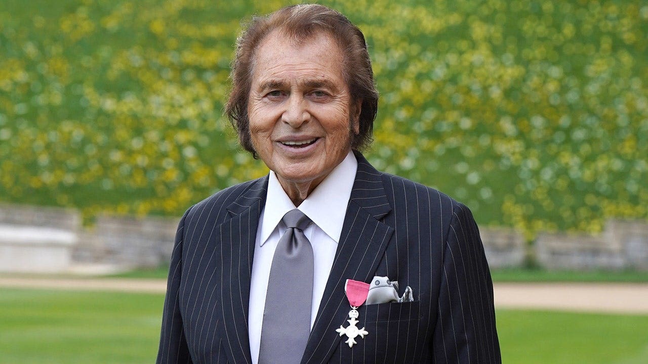 Engelbert Humperdinck says he tied up a nurse during tuberculosis ...