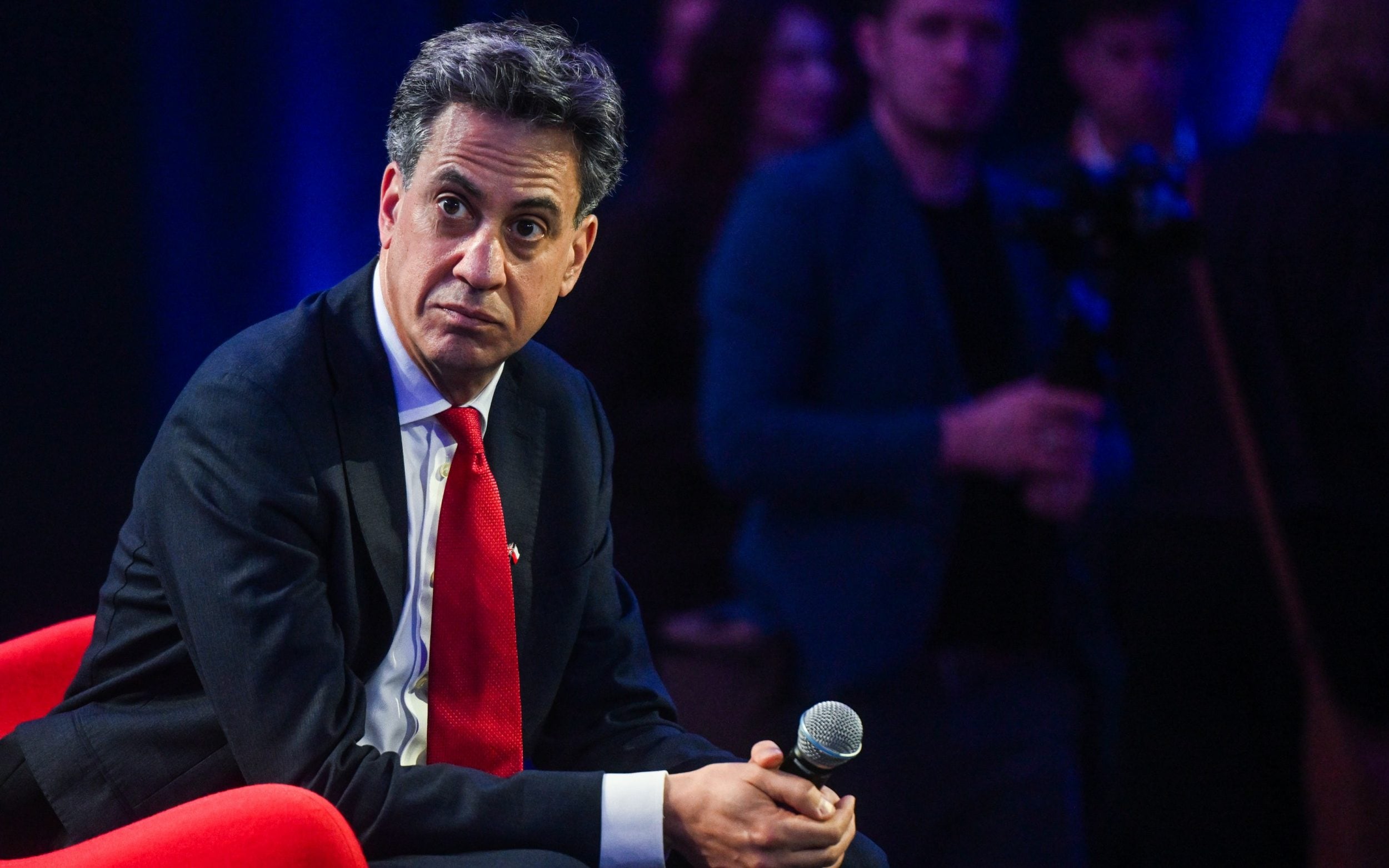 Ministers turn against Ed Miliband in net zero row