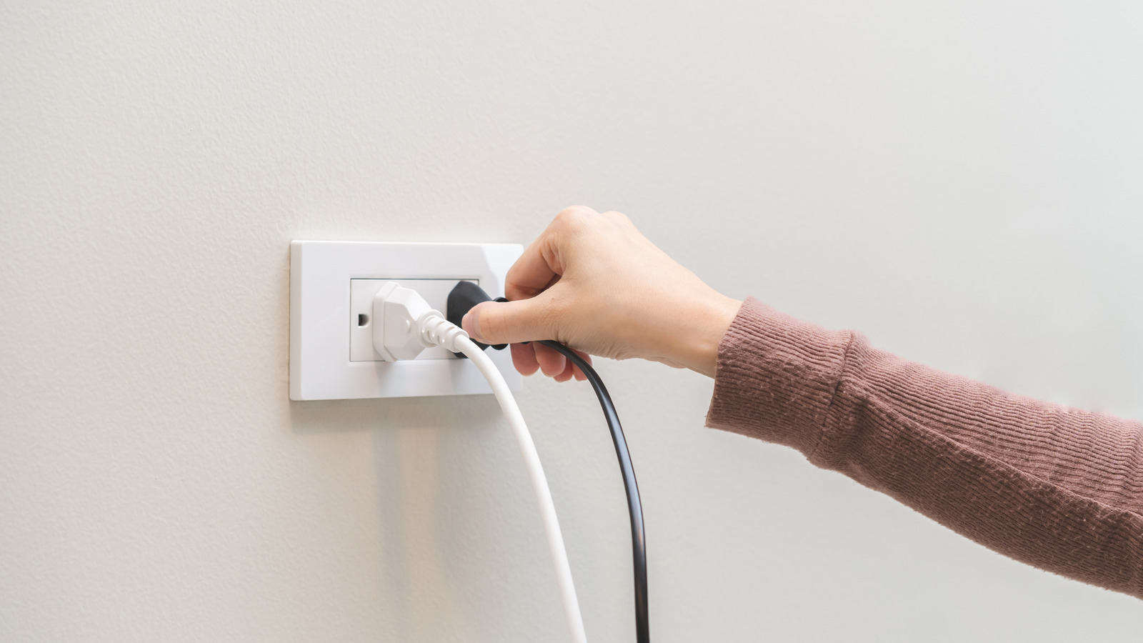 Utplugg To Unplug Or Not Unplug: How To Prevent Unnecessary Electricity Usage ...