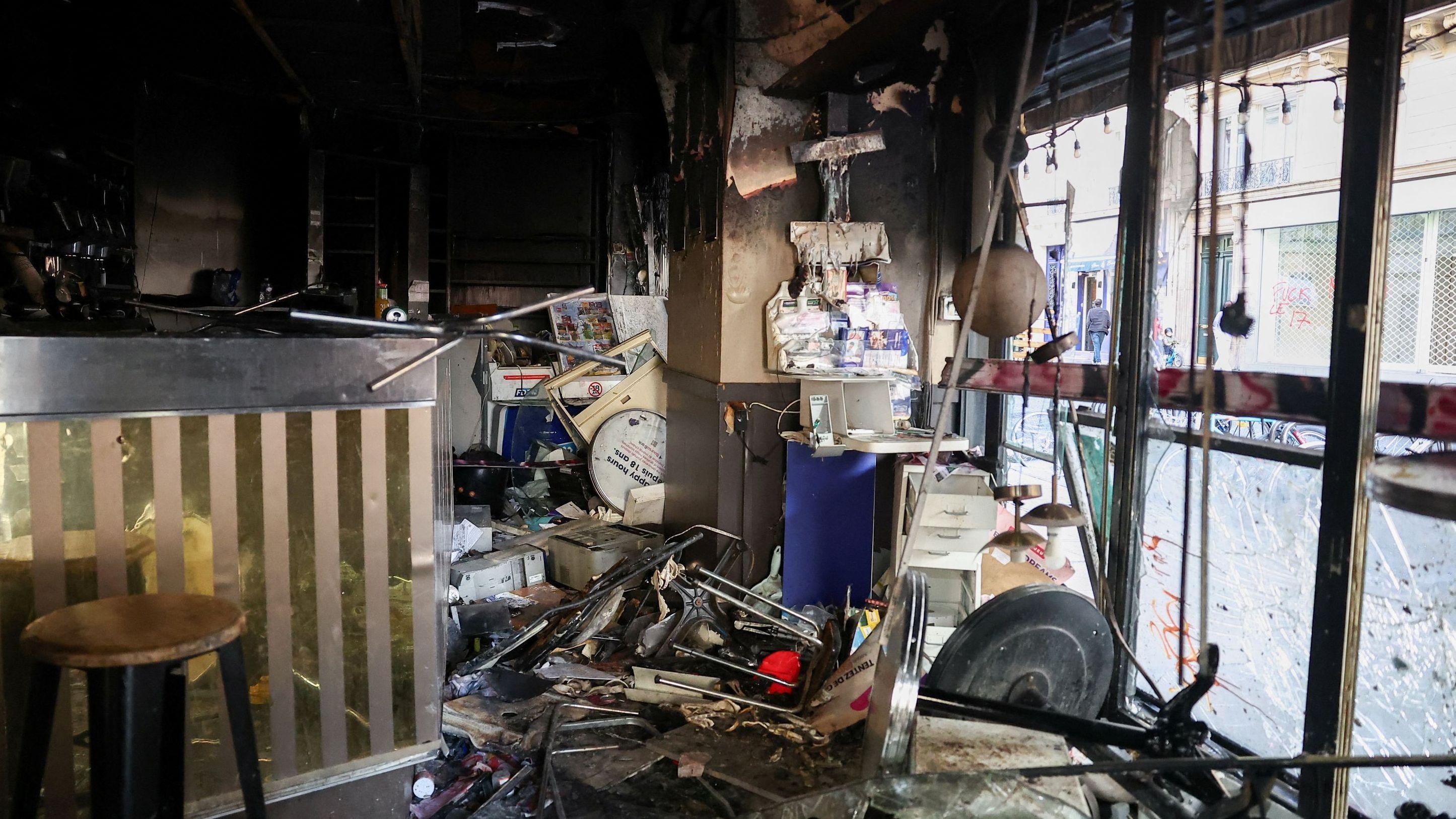 Burnt out cars and shattered glass on Paris streets after protests turn ...