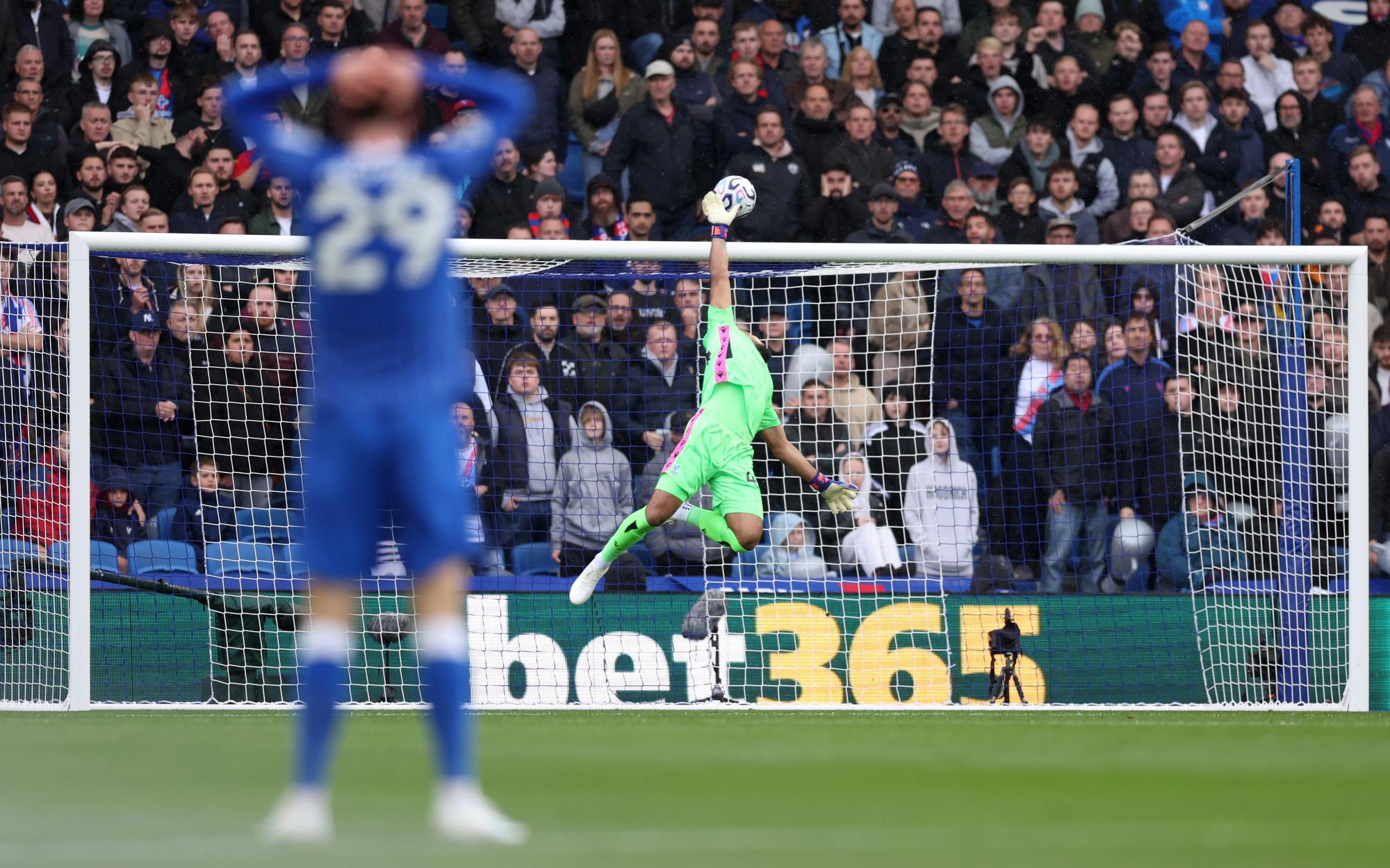 Thashing Gómez halfway-line wondergoal sparks Brighton’s 5-0 thrashing of sorry ...