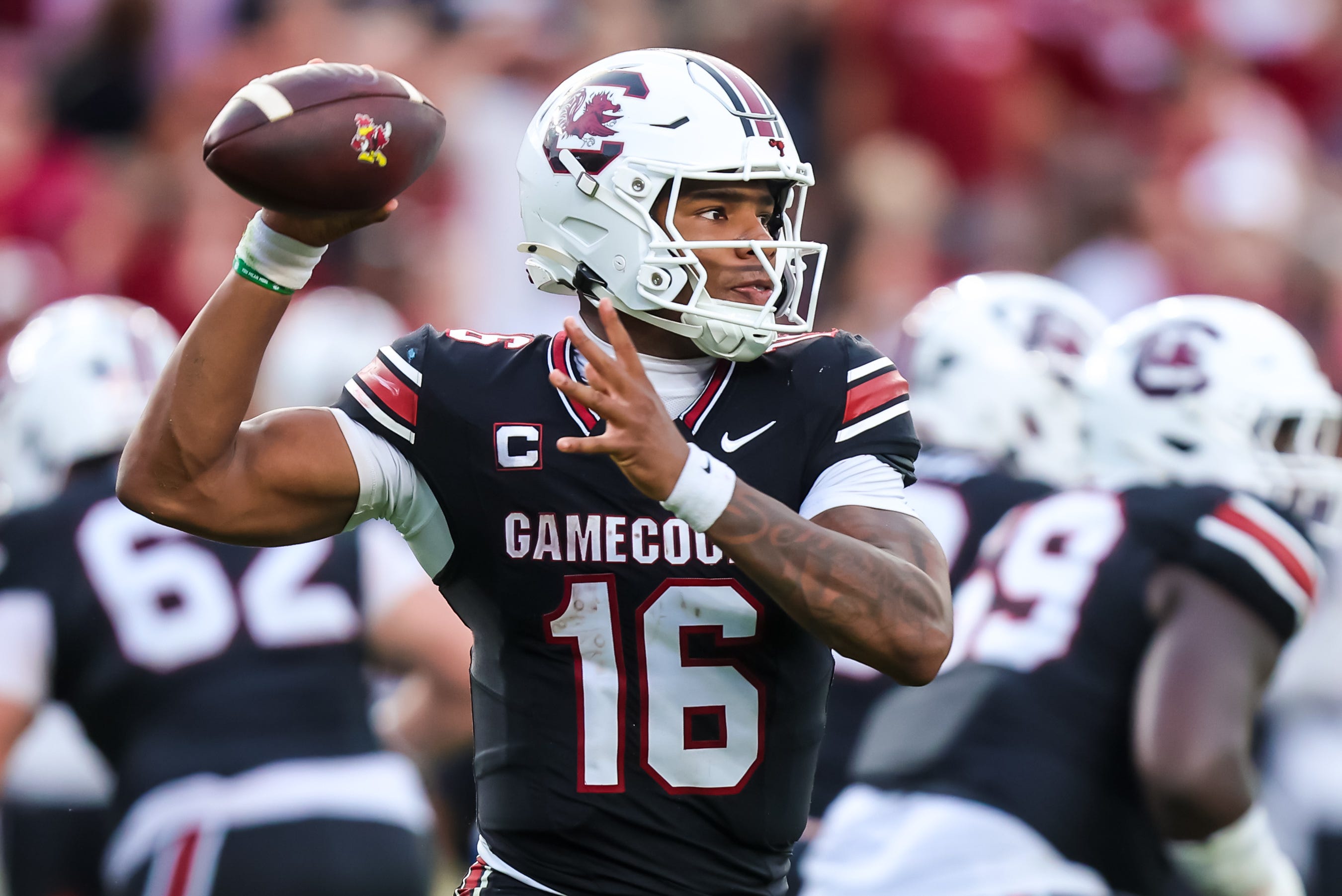 Oct 3, 2026; Columbia, South Carolina, USA; South Carolina Gamecocks quarterback LaNorris Sellers (16) passes against the Kentucky Wildcats in the second half at Williams-Brice Stadium.