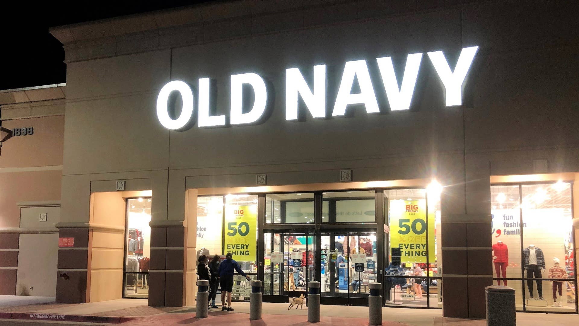 Old Navy's Cozy Fleece Tunic Sweatshirts Are 60% Off And Have 6,000 5-Star Revie...