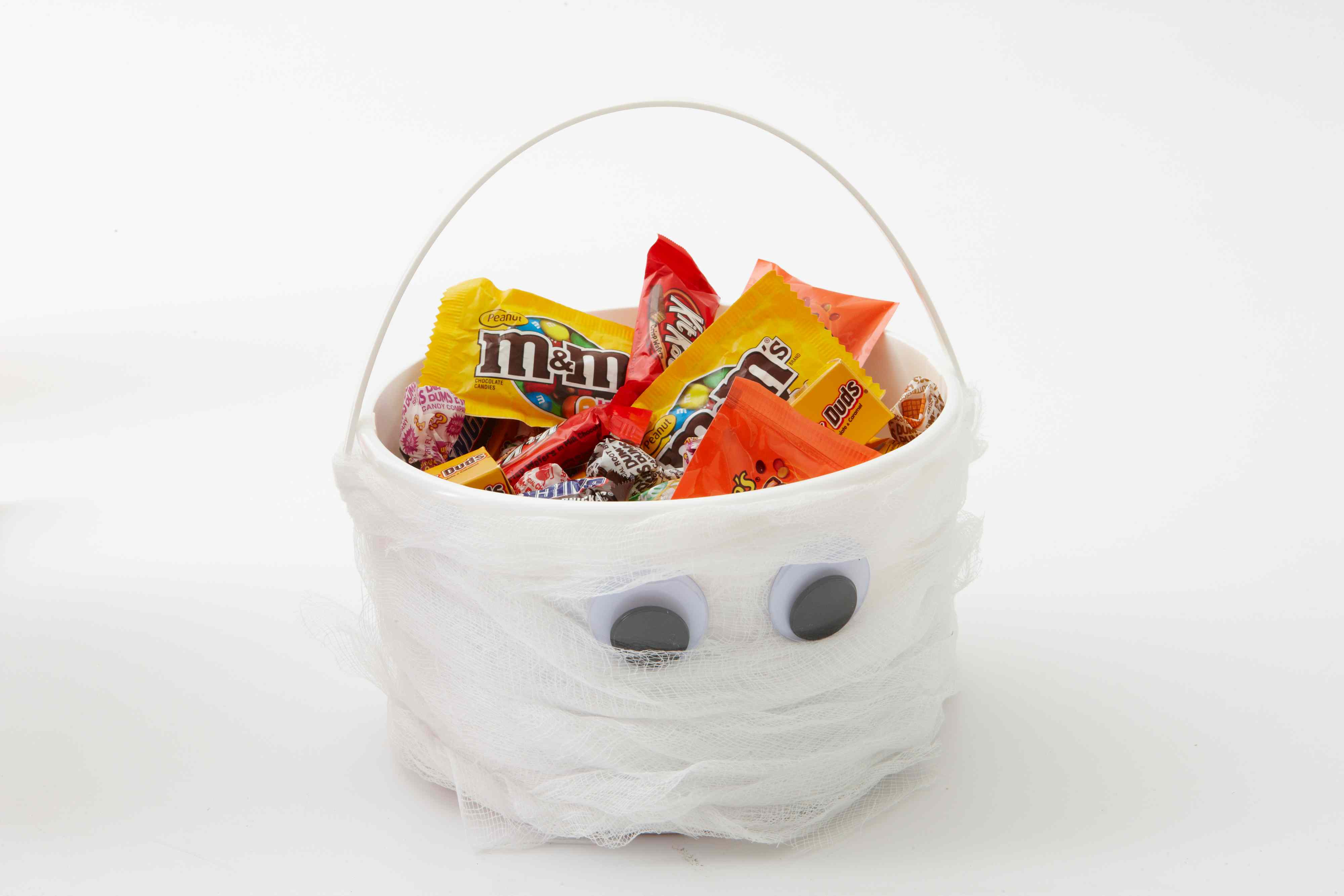 Here's What Candy to Buy for Trick-or-Treaters This Year, According to Instacart