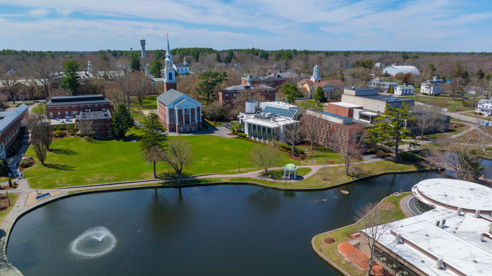 Massachusetts' Relaxed College Town Is A Delightfully Cozy, Family-Friendly Destination Nestled In Natural Beauty