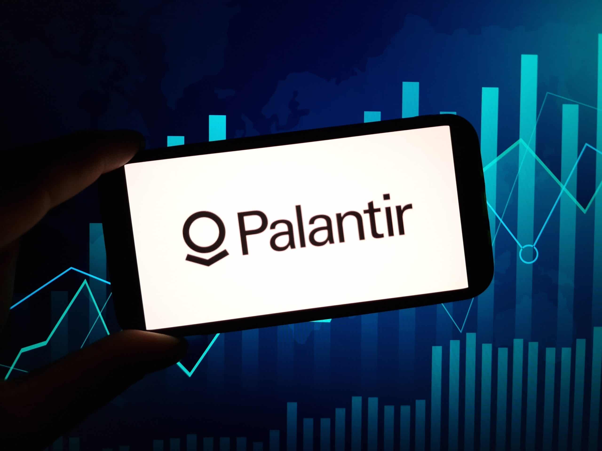 Palantir Rises 5 % on Knox Partnership for Federal Cloud Software ; Leidos Edges Higher , Booz Allen Hamilton Slips