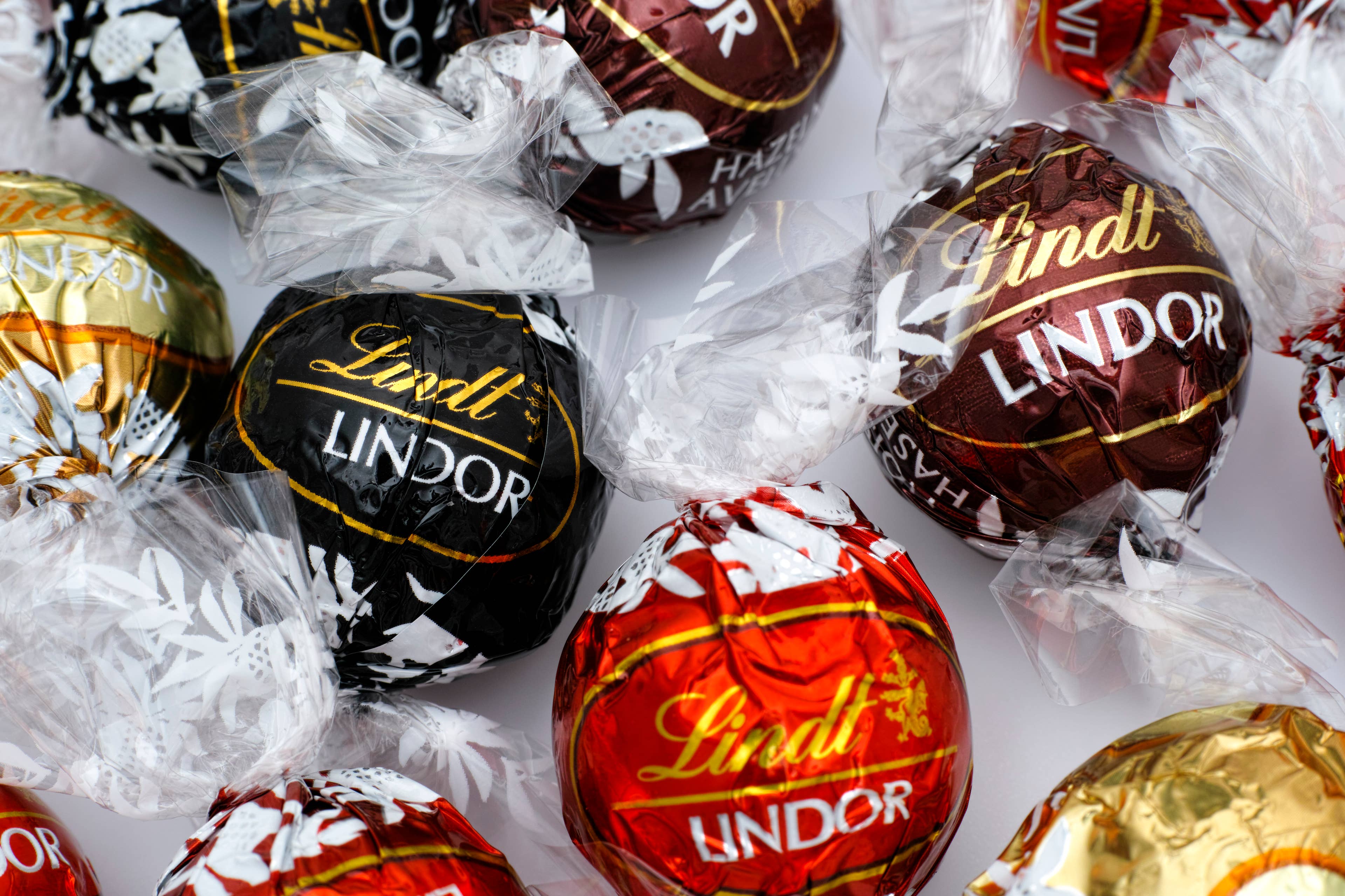 Lindt Launches Limited Edition Shortbread Lindor Truffle for Fall—Here's Where