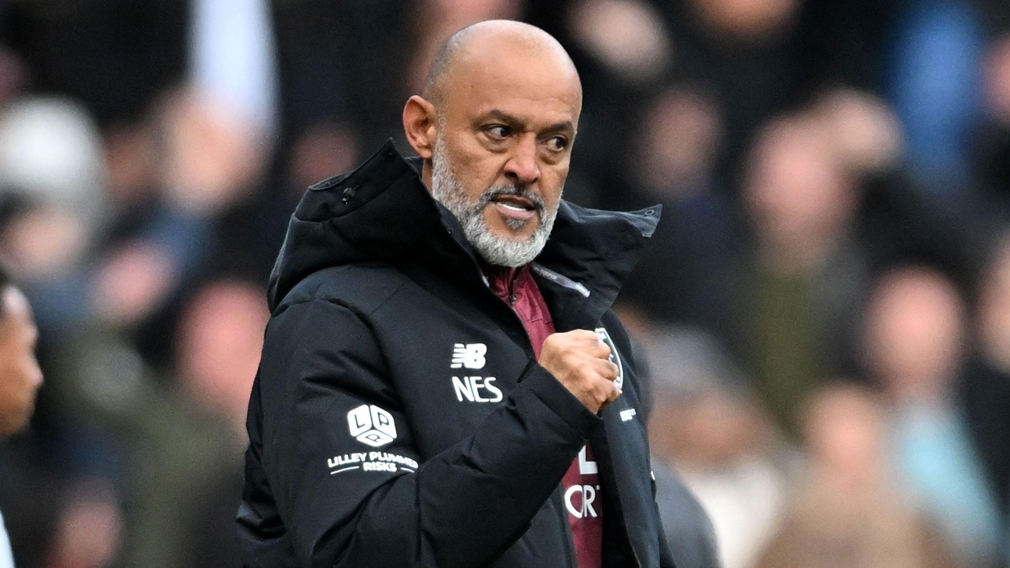 West Ham beat Swansea 1-0 to move within one point of Championship top spot