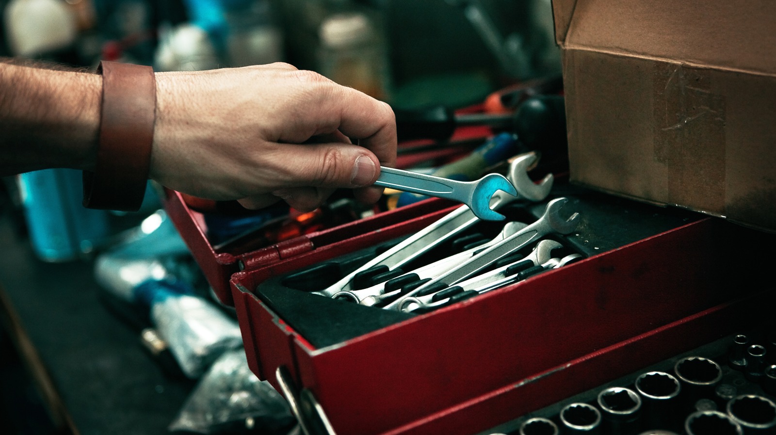 How To Degrease A Tool Box Without Damaging The Metal