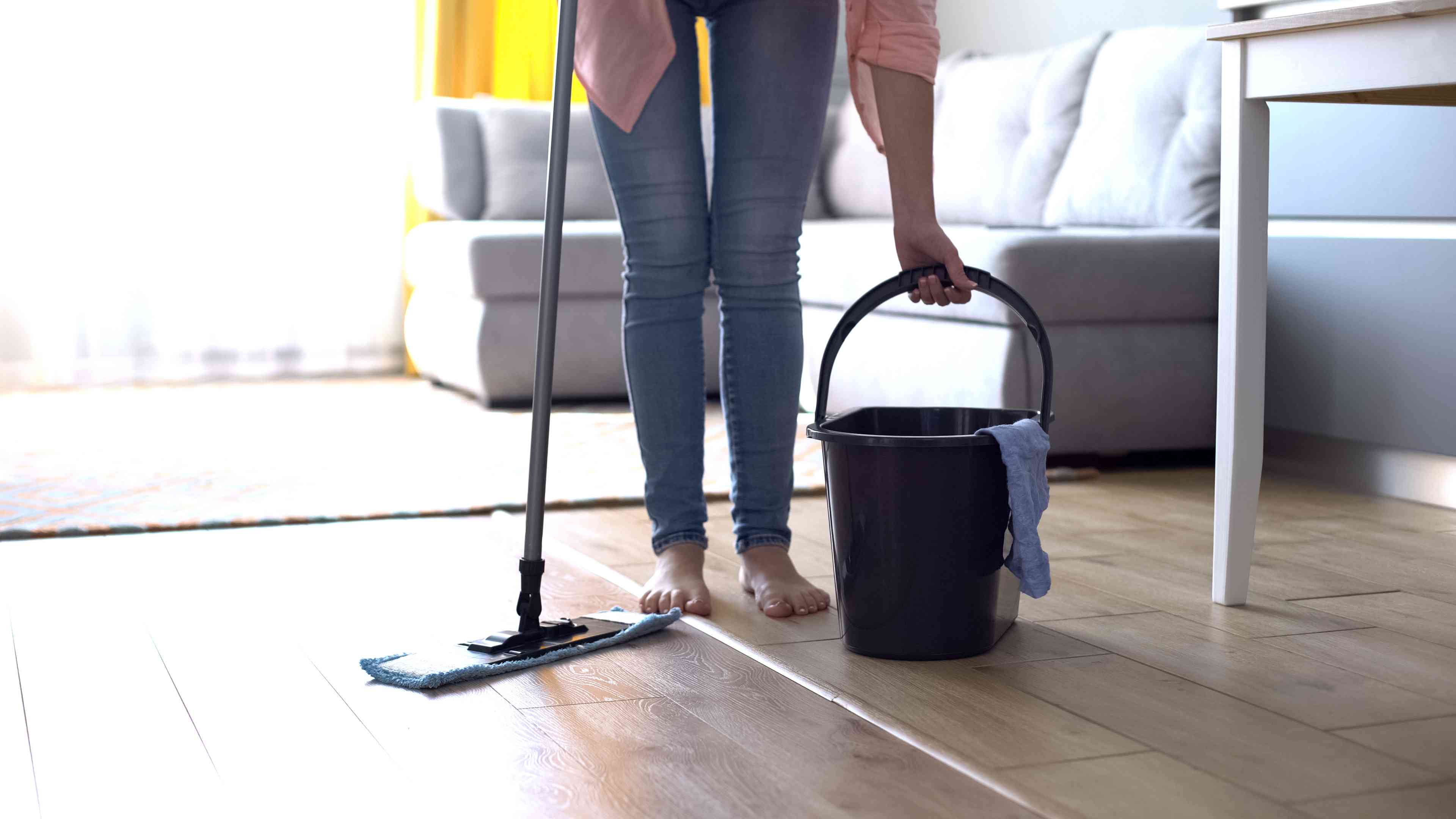 How To Clean Vinyl Floors And Get Rid Of Stubborn Dirt And Scuff Marks