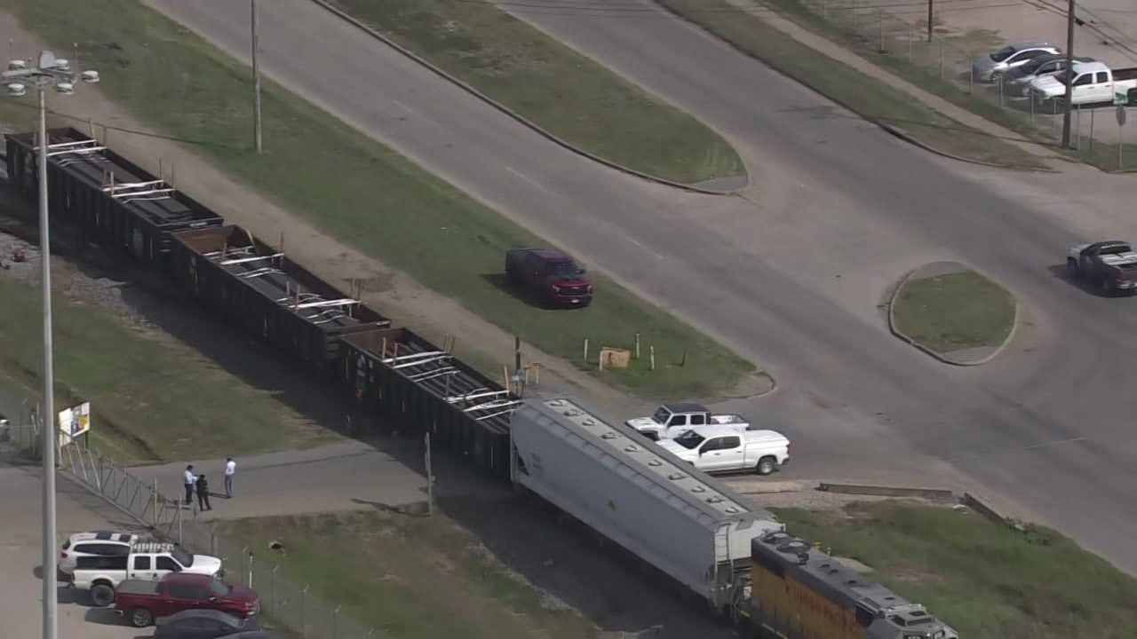 Person hit by train, killed in Houston near SH 288, I-610 - AOL