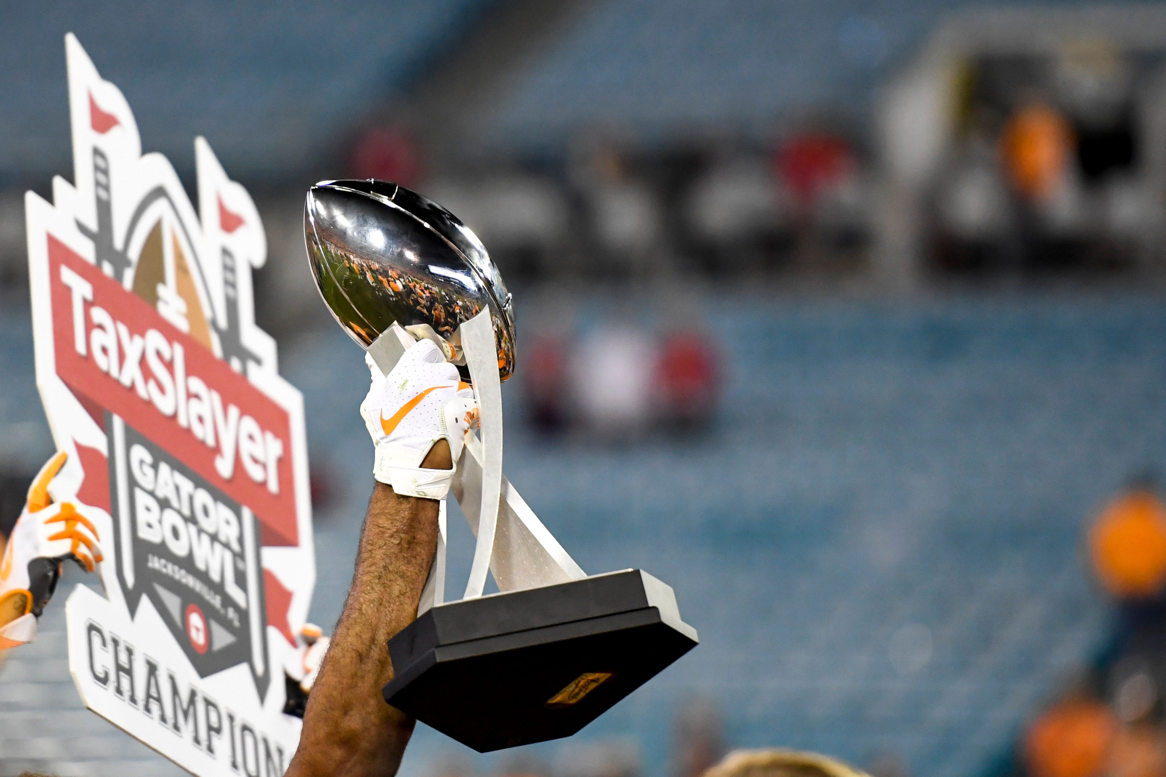 Projected Retirement ESPN moves Florida up in bowl projections after Texas upset - AOL