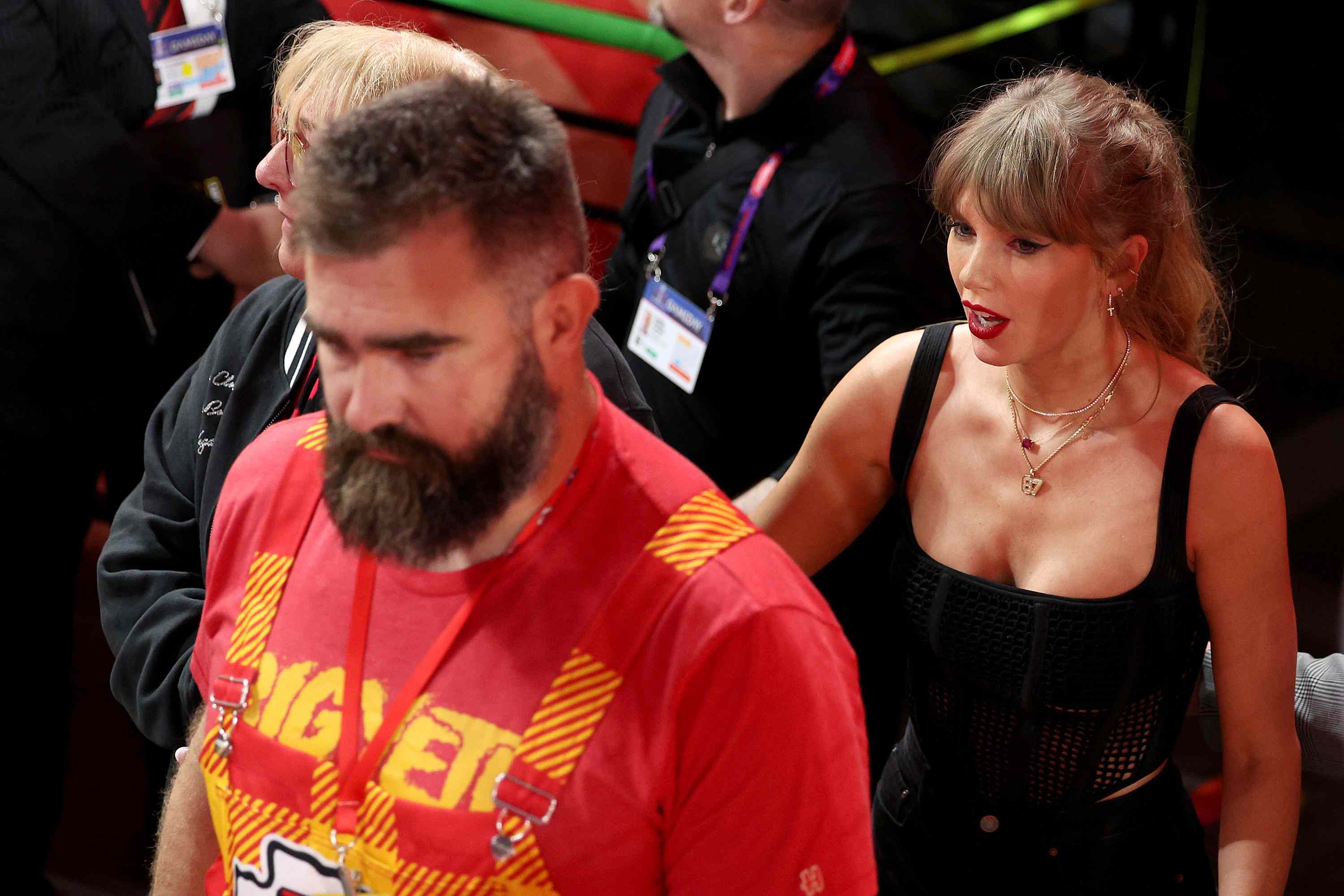 Taylor Swift Calls Jason Kelce’s Early Morning Request to Travis Kelce ...