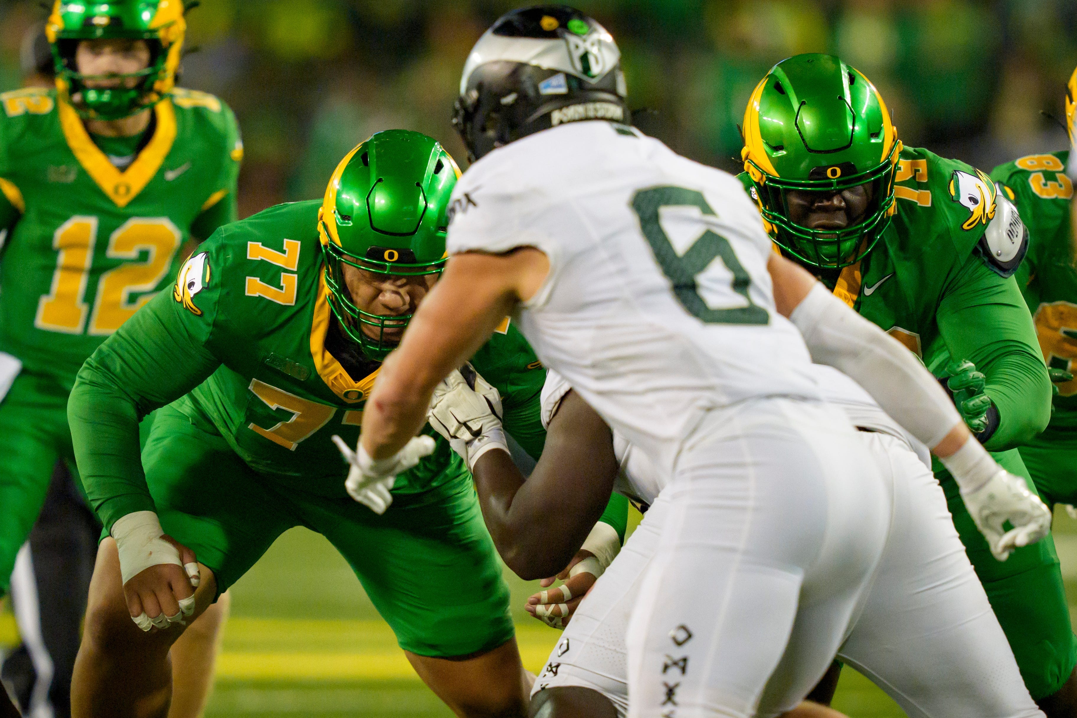 Freshman Tommy Tofi pushing for bigger role on Oregon offensive line