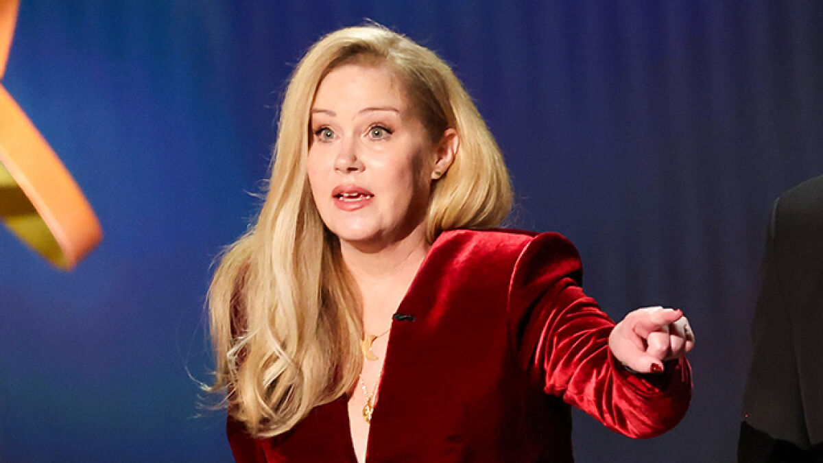 Christina Applegate Breaks Down In Tears As She Reveals She Doesn’t ...