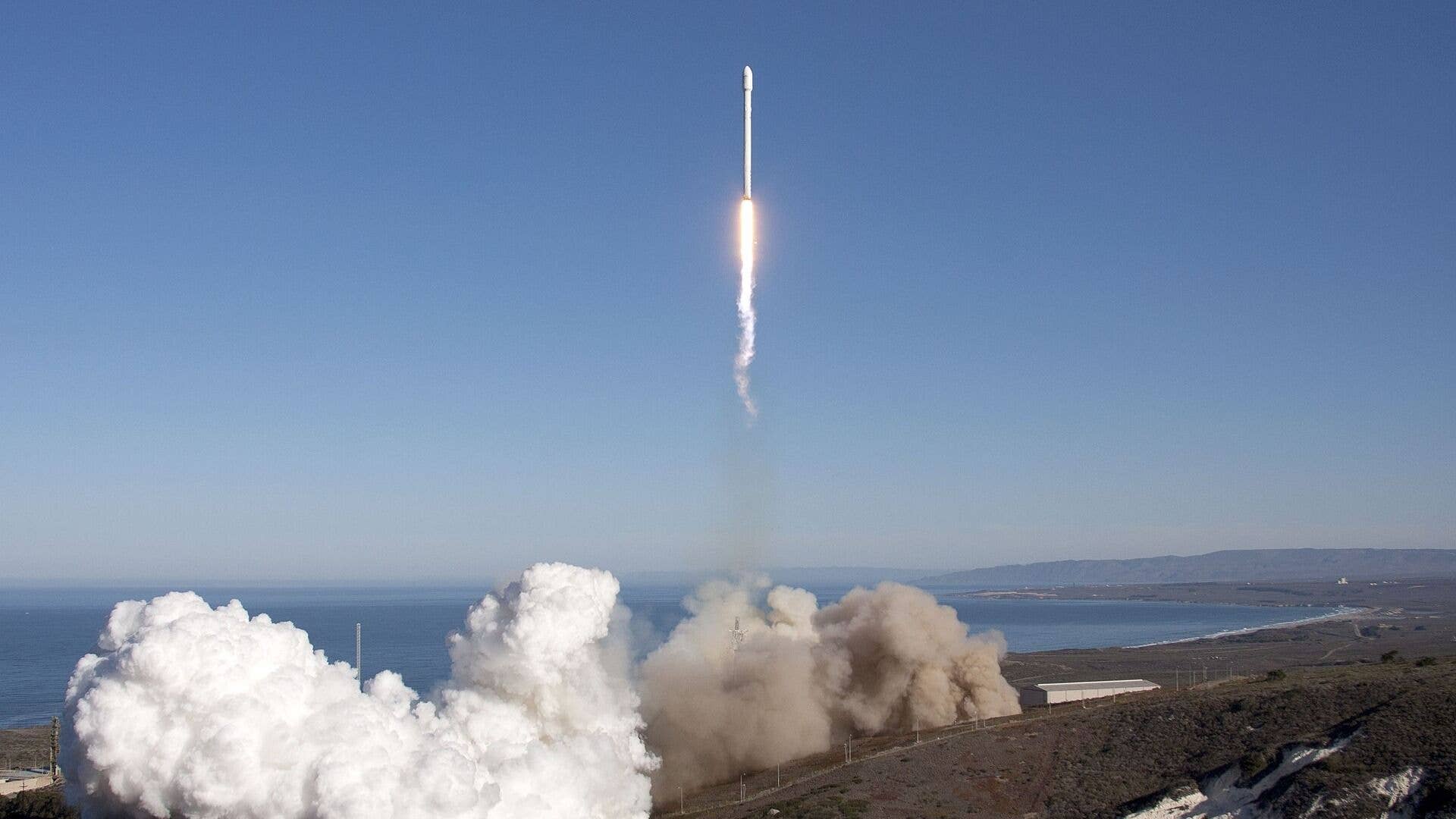 Spacex Rocets SpaceX's latest earnings humble the rocket industry - AOL