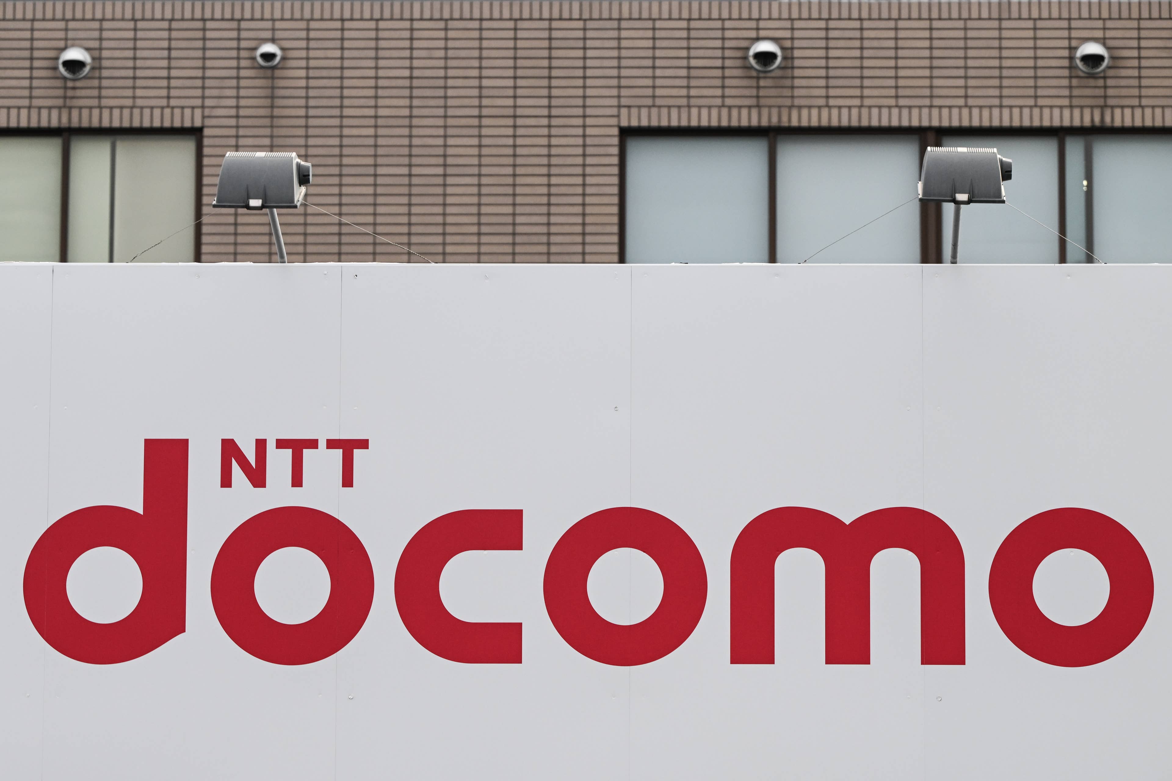 Broadcom fought AT&T over VMware: Now a telecom giant is all in - AOL