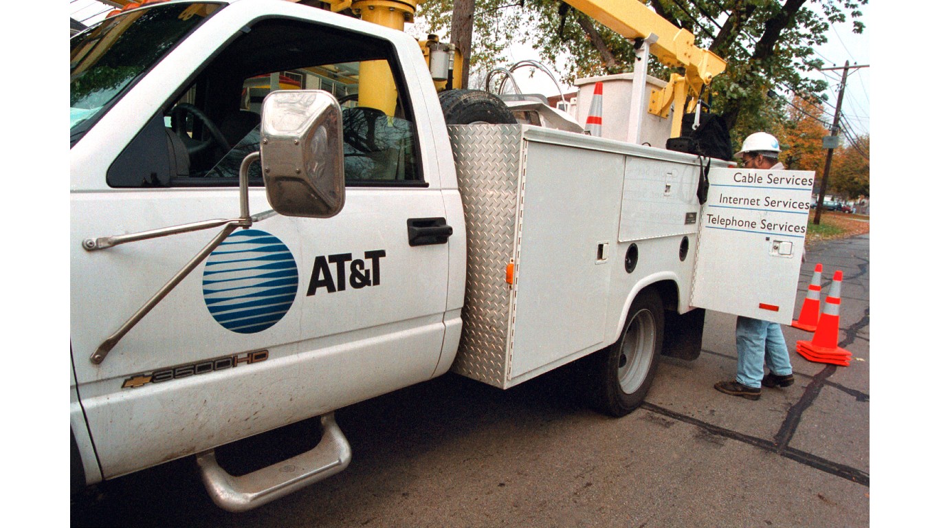AT&T Stock Falls 6% on Starlink Mobile Fears Despite Beat