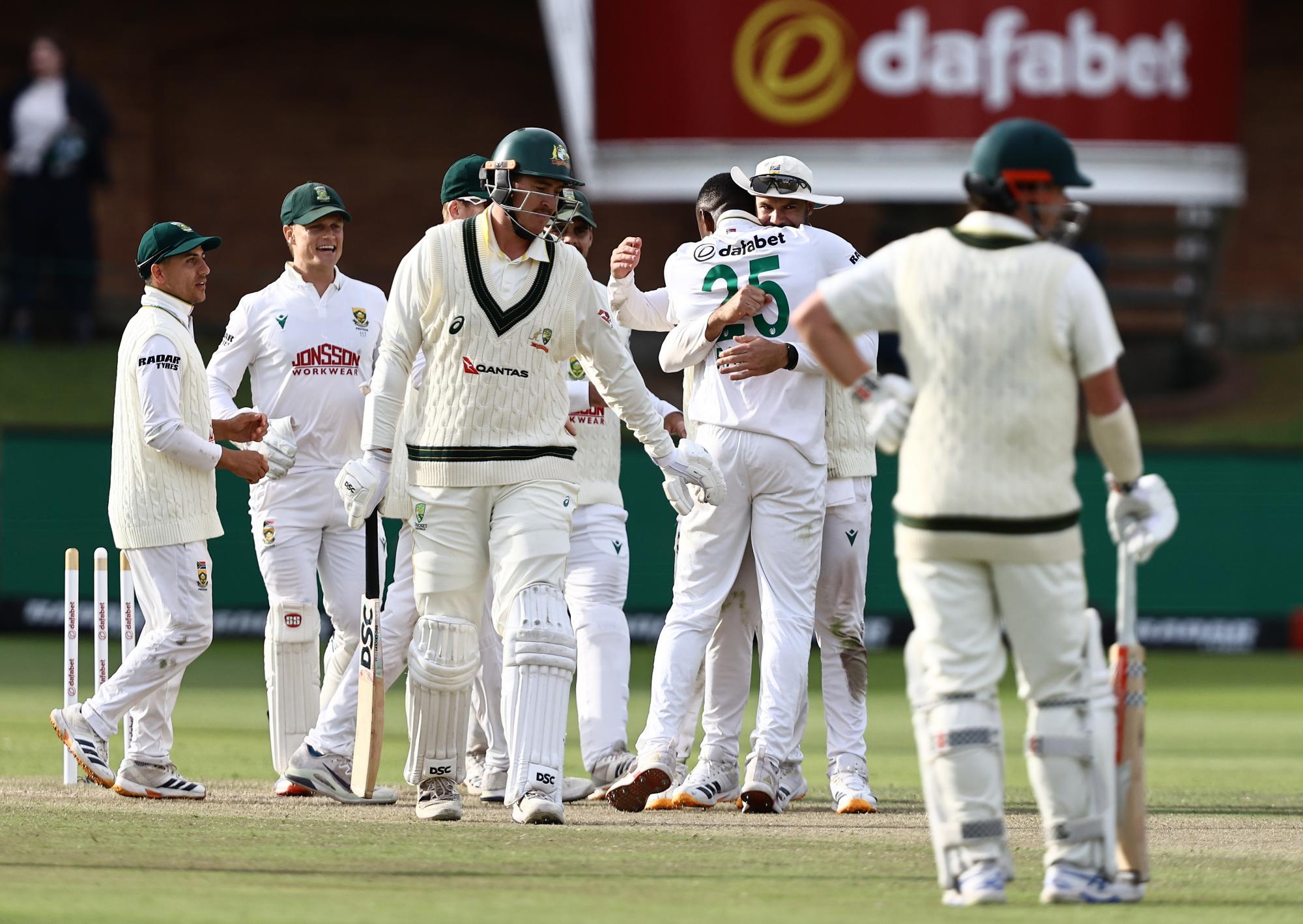 Australia collapse in chaotic fashion to leave South Africa in sight of victory - AOL