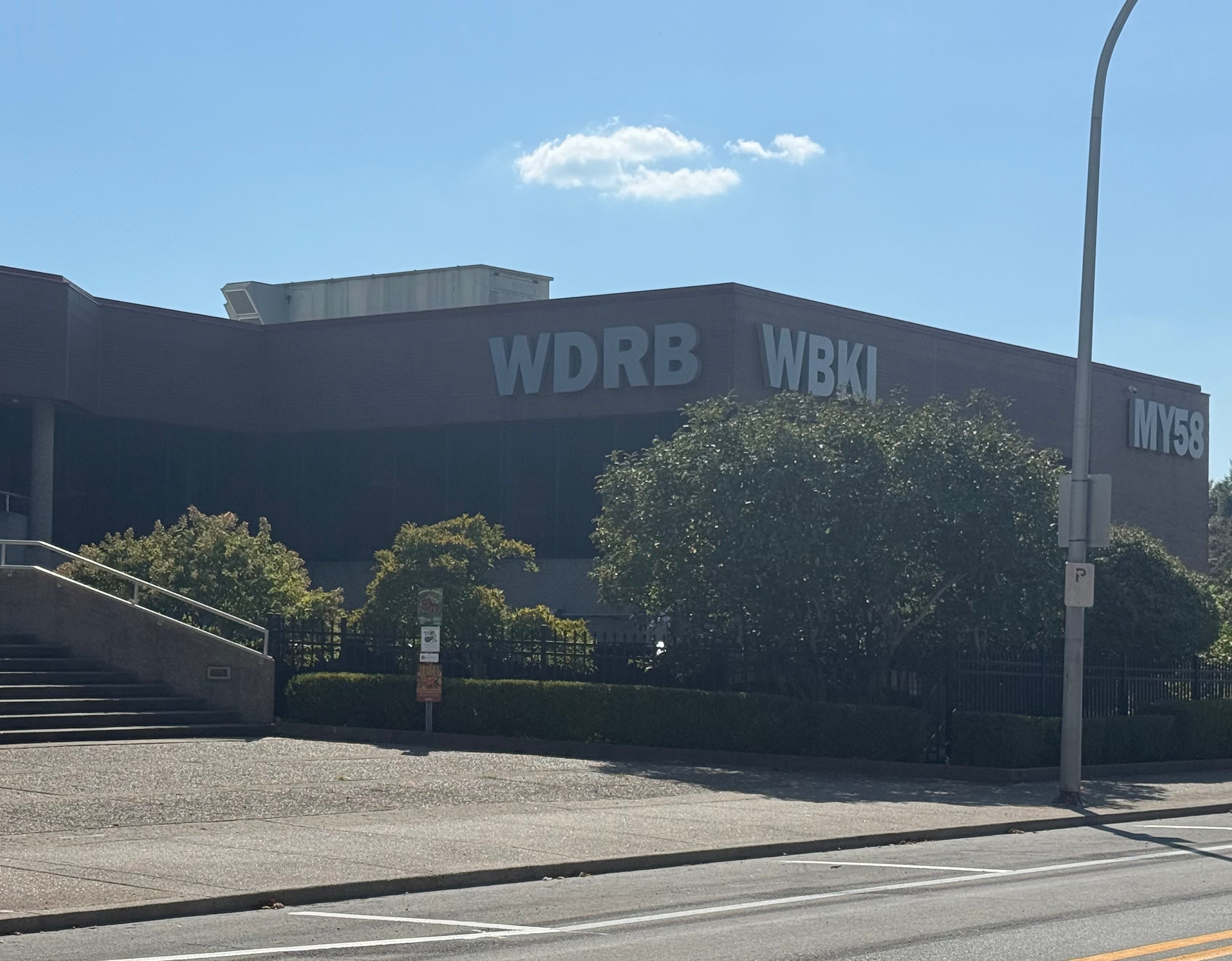 To Waver Image WDRB+WAVE-TV to launch 'local first' multi-platform newsroom - AOL