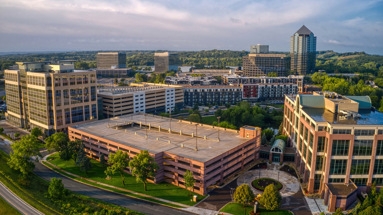 America's Top Suburb For 'City-Like Living' Is This Walkable, Chic Spot ...