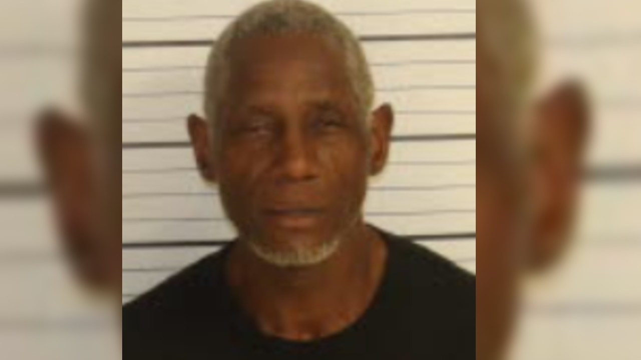 Man arrested for attempted murder after gas station stabbing - AOL
