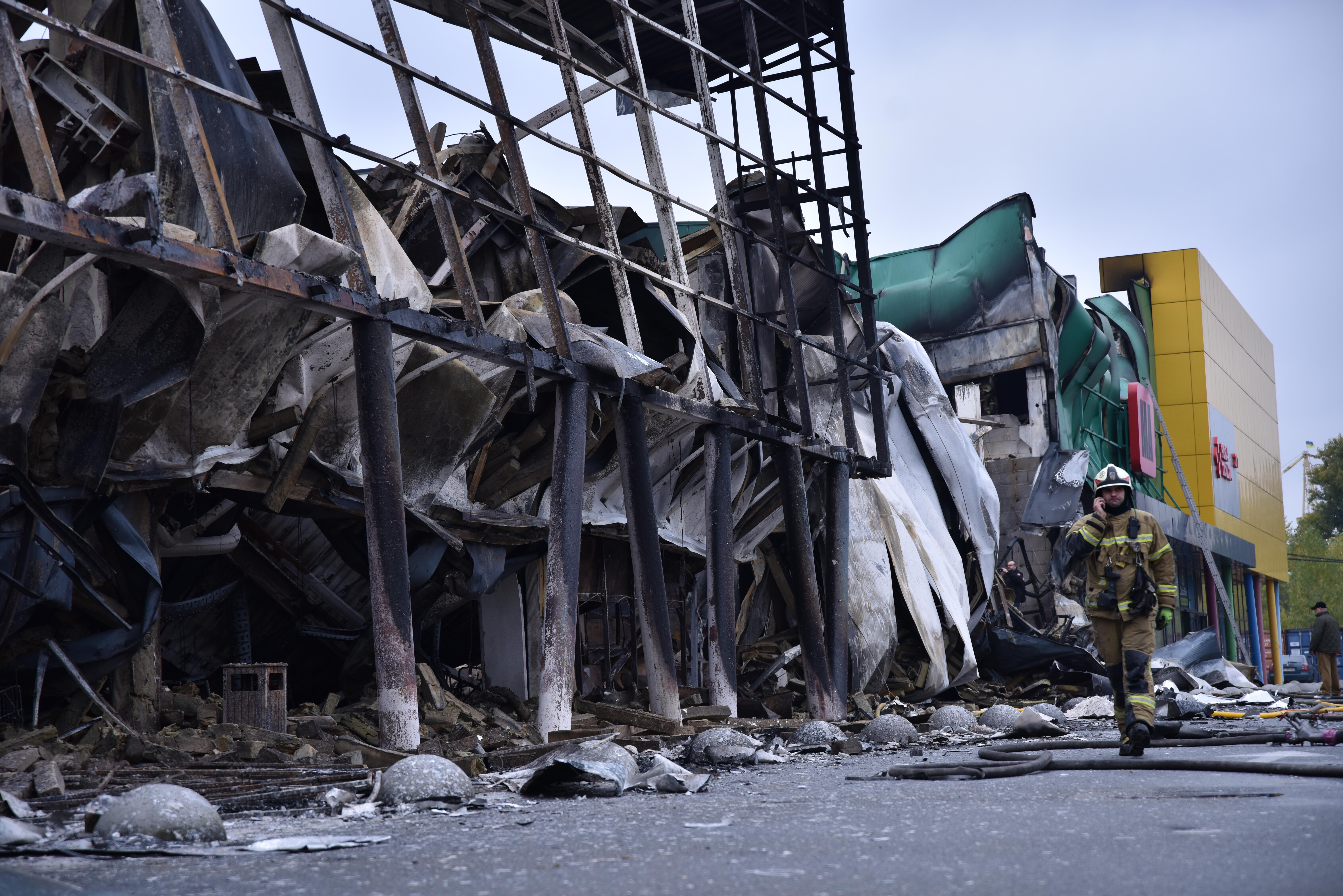 Zelenskyy accuses Russia of using cluster warheads in deadly strikes - AOL